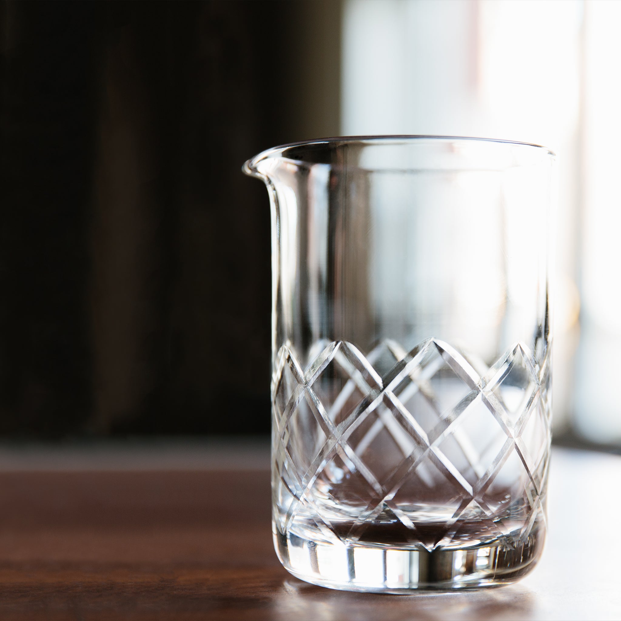 YARAI® Premium 550ml (19oz) Seamless Mixing Glass for Cocktails - Barware Essential for Home Bartenders & Professional Mixologists - Perfect for Crafting Martinis, Old Fashioned & More