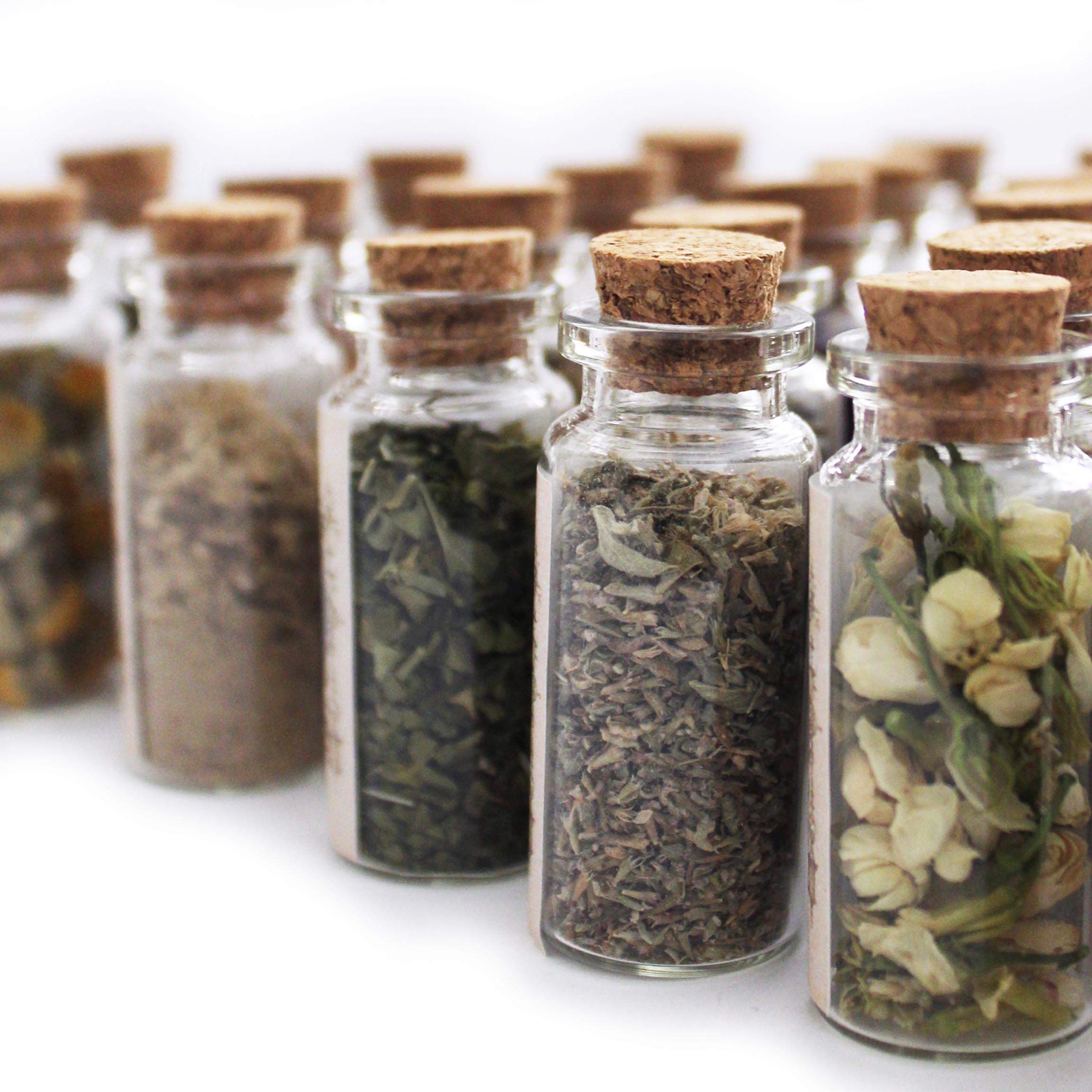 UnaLunaMoona Witchcraft Kit - Large Herbs & Crystals Set for Wicca Rituals | Includes 20 Herbs & 8 Crystals | Witch Altar Supplies for Beginners & Adults | Perfect for Spells, Meditation & Moon Ceremonies