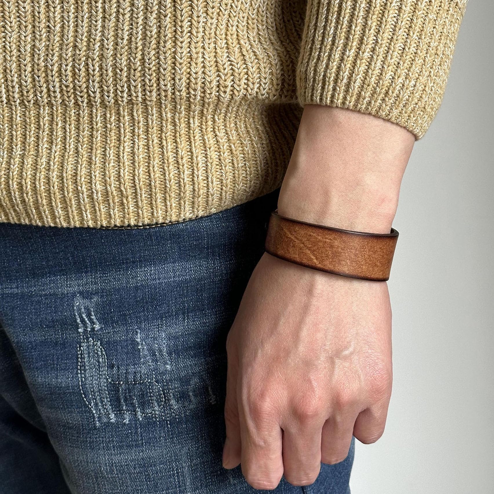 Punk Rock Faux Leather Wristband - Retro Adjustable Belt Buckle Bracelet for Men & Women - Gothic Arm Band Cuff for Concerts, Parties & Fashion Accessories