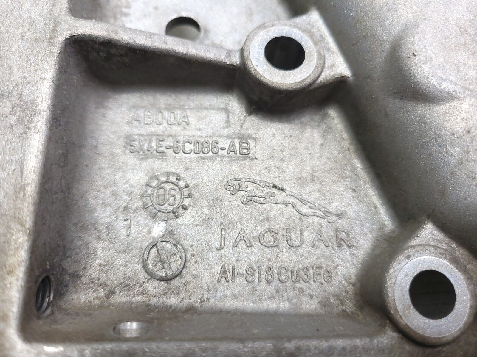 02 08 Jaguar X-Type Engine Timing Cover OEM 86k Miles - Replacement Part for Jaguar X-Type 2002-2008 Models - Perfect for Engine Repair & Maintenance
