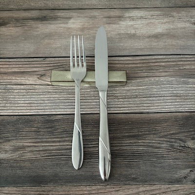 Tombo Cutlery Rest Kohiki - Elegant Japanese Ceramic Knife Stand for Kitchen Countertop | Perfect for Sushi, Steak & Fine Dining Presentation