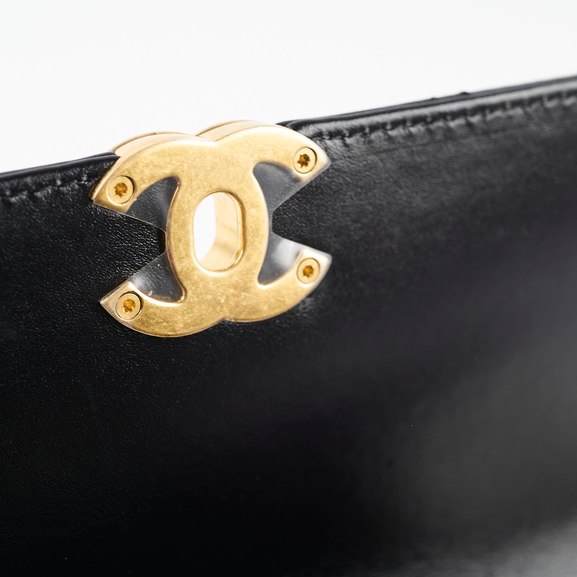 Chanel Perfect Fit Flap Bag Black Microchipped 2023 - Luxury Designer Handbag for Women, Everyday Use & Special Occasions