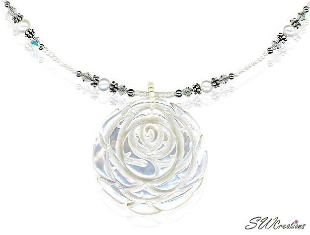 Exquisite Crystal Pearl Shell Flower Pendant Necklace for Women - Elegant Jewelry Gift for Wedding, Party & Special Occasions