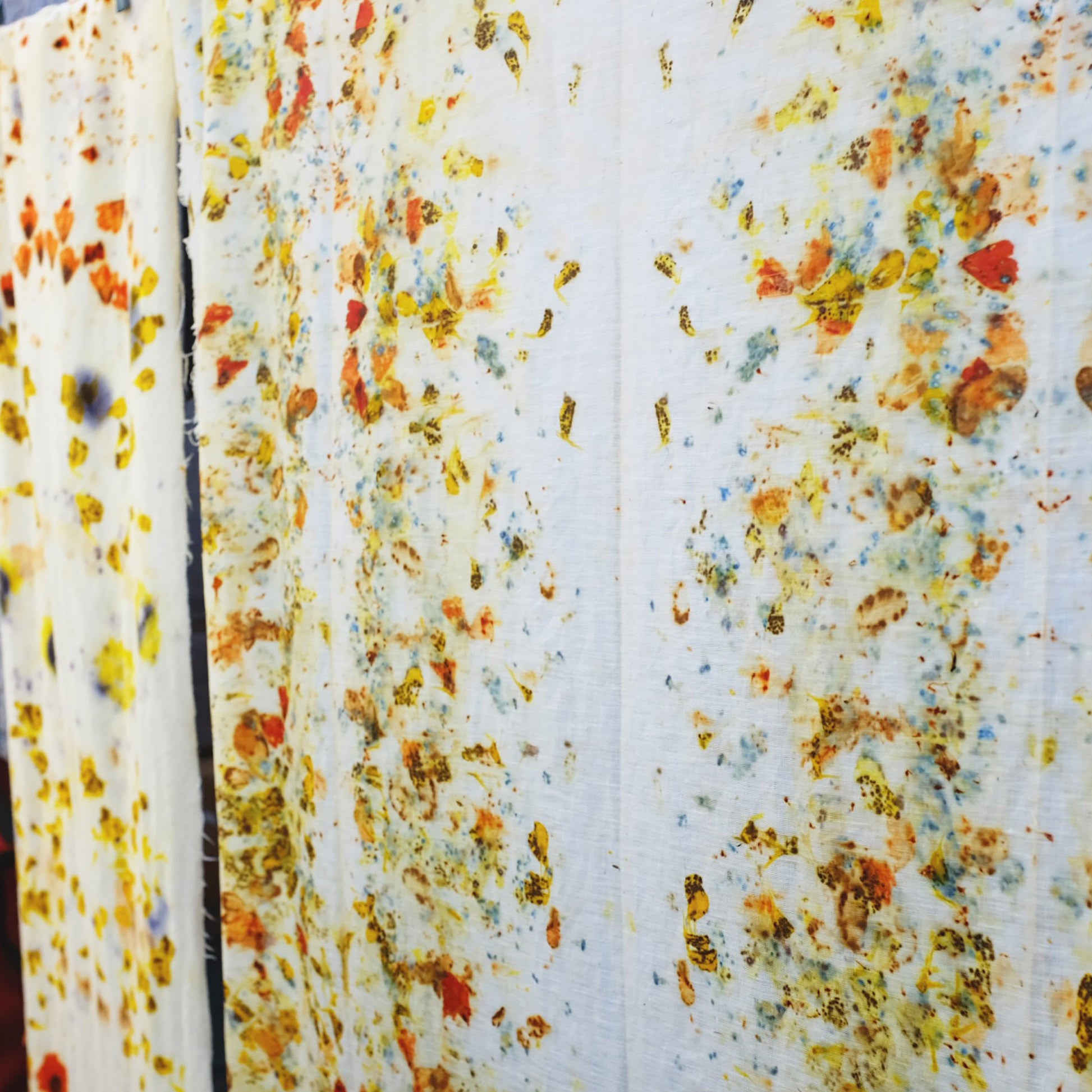 Natural Eco Printing on Cotton & Linen Fabric - DIY Botanical Dyeing Guide for Sustainable Textiles | Perfect for Home Decor, Fashion Design & Eco-Friendly Crafts