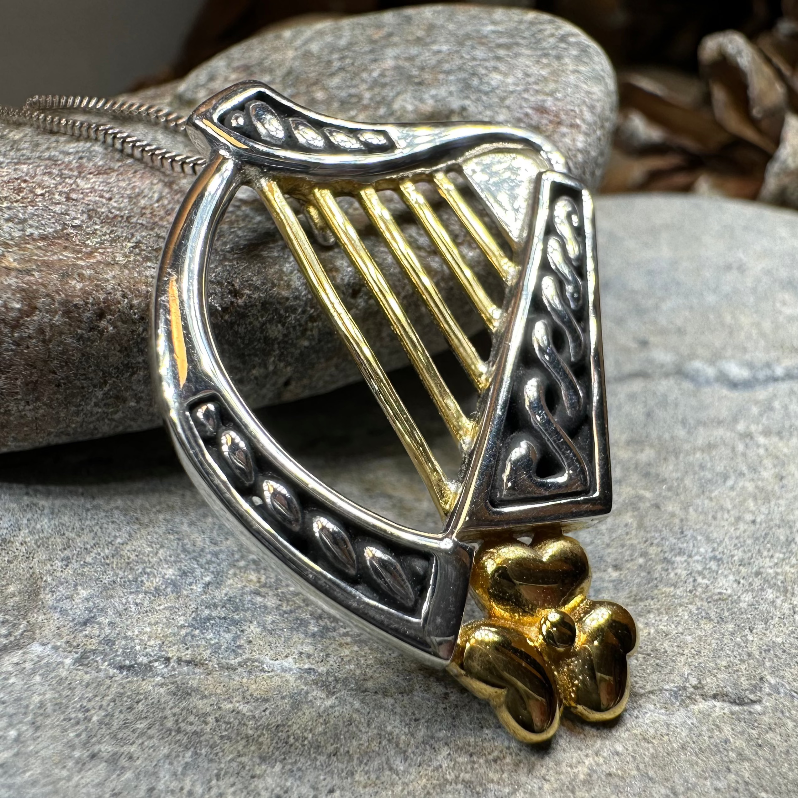 Golden Celtic Harp Necklace - Elegant Irish Music Symbol Jewelry for Women, Perfect Gift for Musicians & Celtic Culture Lovers | Ideal for Concerts, Weddings & Special Occasions