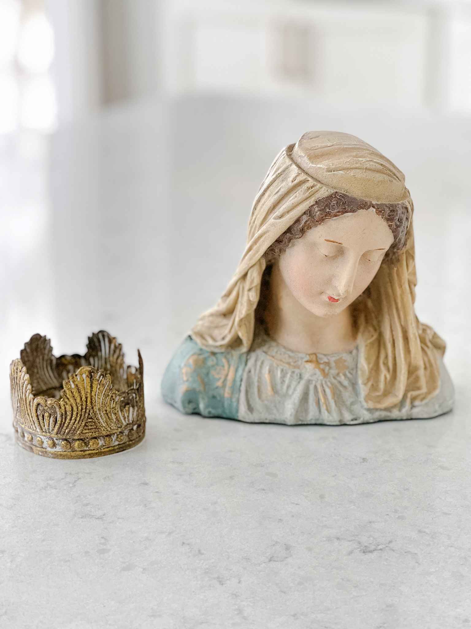 Antique Virgin Mary Statue - Handcrafted Religious Home Decor for Prayer Altar, Catholic Gifts & Christian Collectibles | Perfect for Church, Home Shrine & Spiritual Meditation