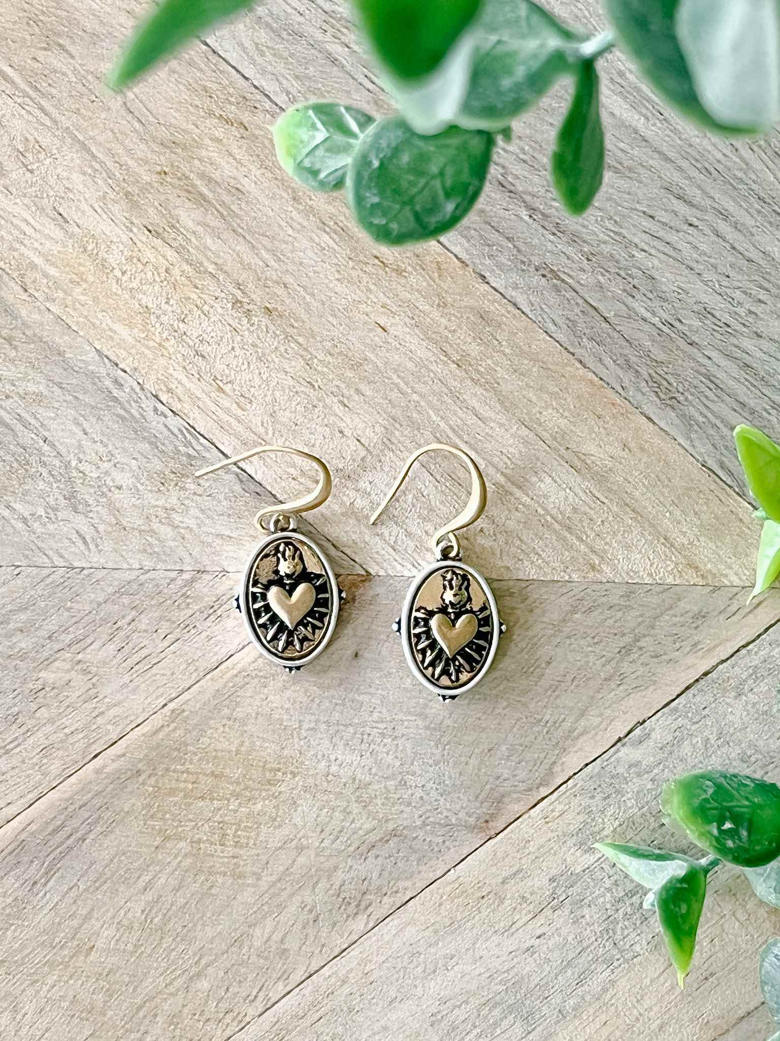 Sacred Heart Earrings for Women - Elegant Religious Jewelry Gift for Valentine's Day, Christmas & Everyday Wear - Perfect for Church, Weddings & Special Occasions