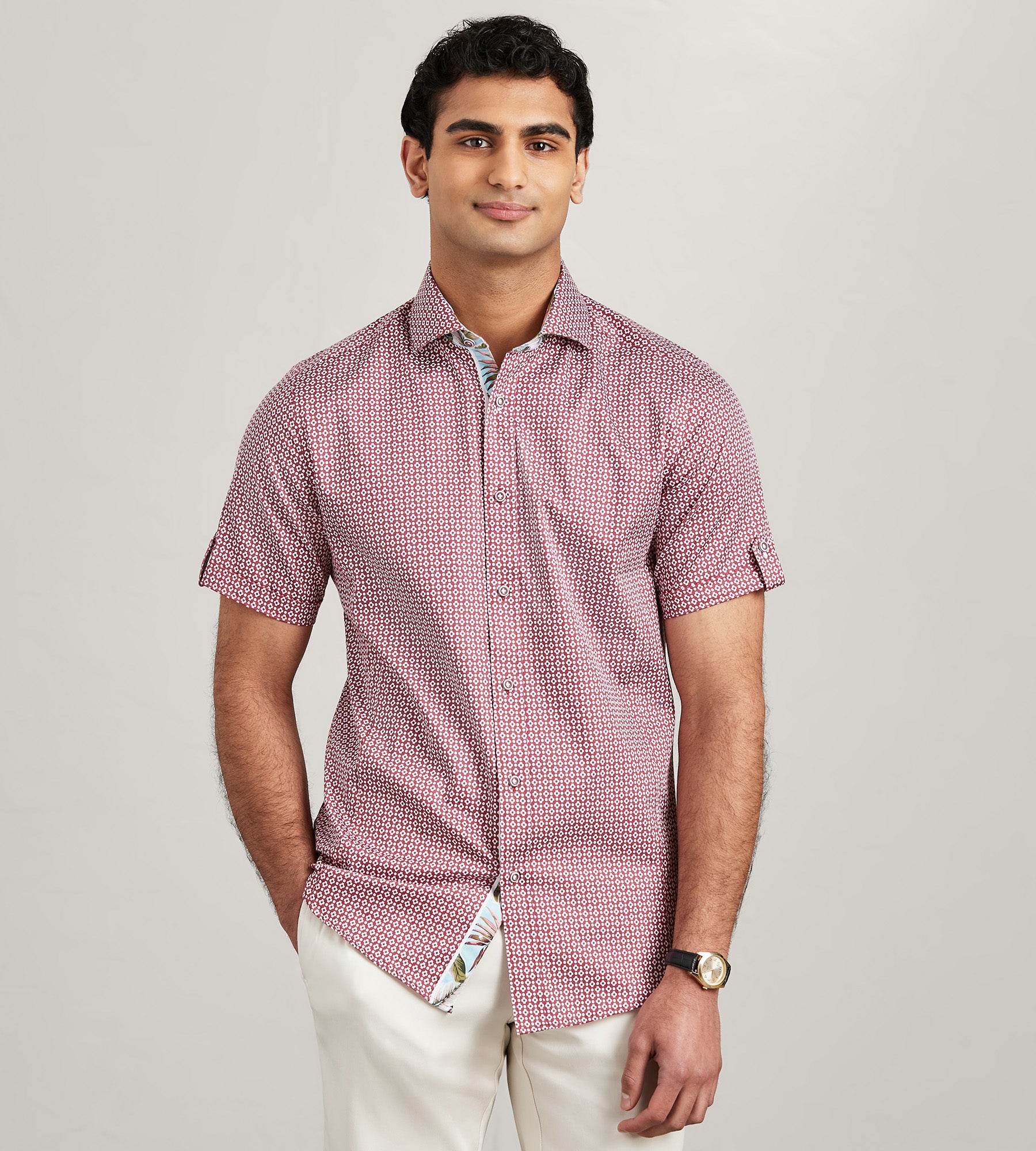 Modern Fit Short Sleeve Geo Pattern Casual Shirt for Men - Trendy Printed Button Down Shirt for Summer, Office, and Outdoor Activities
