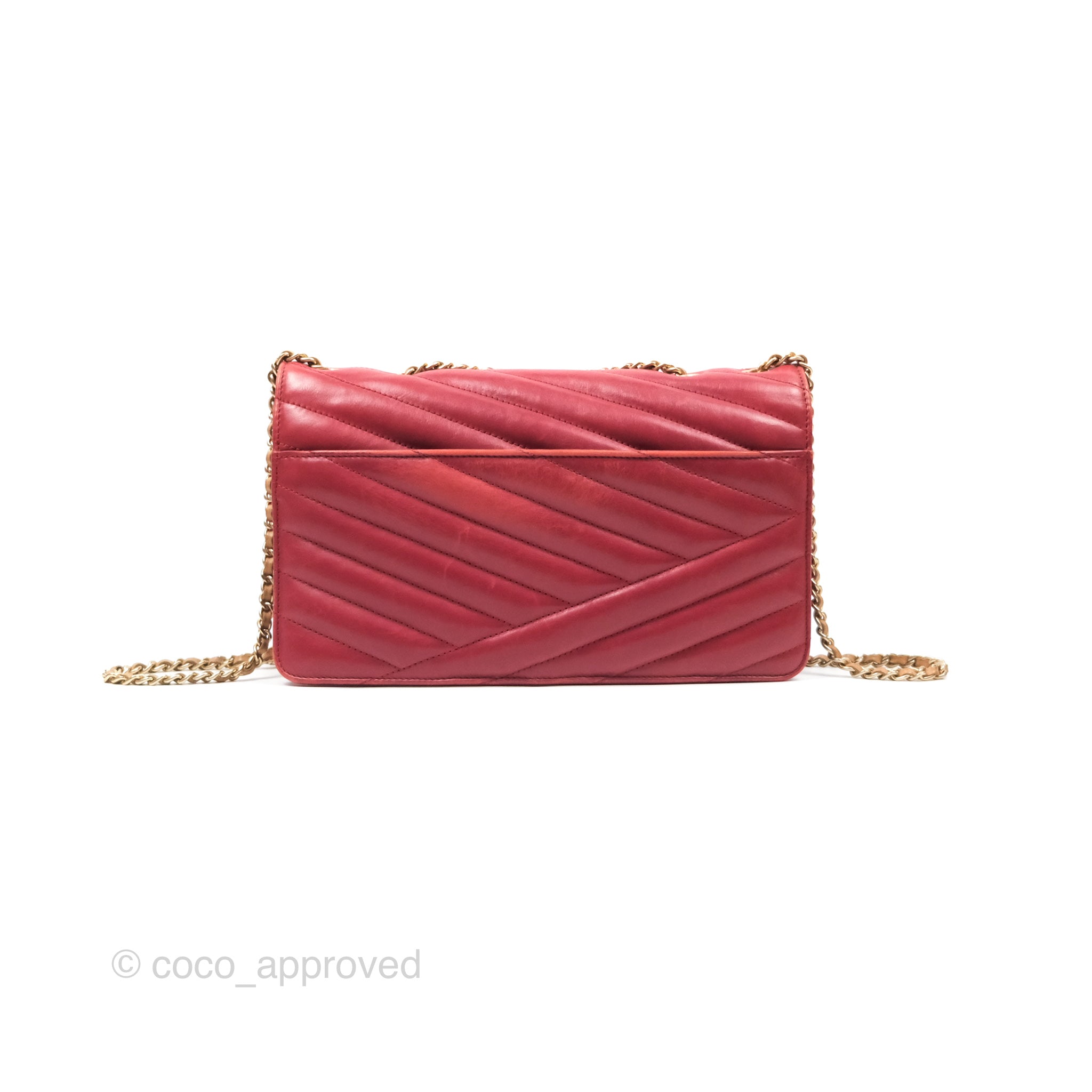 Chanel Chevron Shoulder Bag in Red Calfskin Leather with Aged Gold Hardware - Luxury Crossbody Purse for Women, Perfect for Parties, Date Nights & Special Occasions