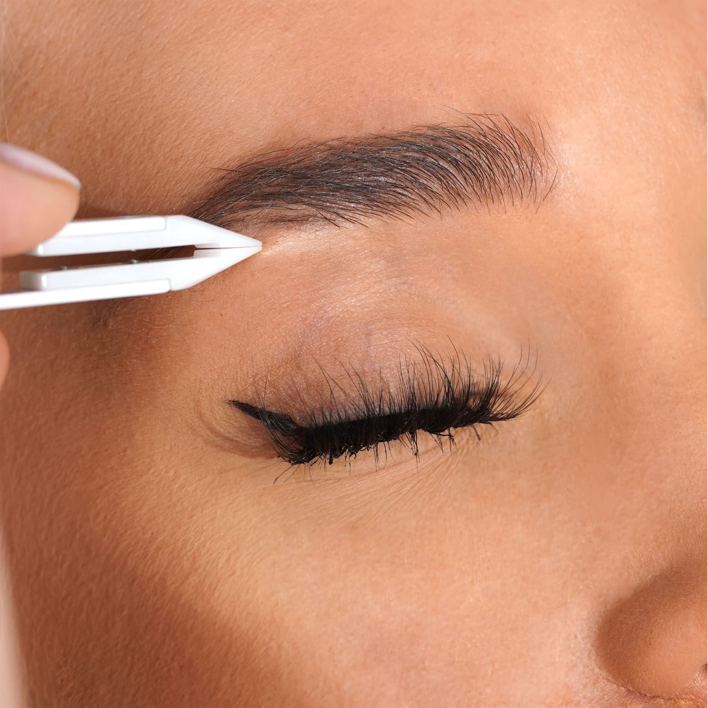 Brushworks Ceramic Tip Tweezer - Professional Precision Tweezers for Eyebrows, Splinters & Ingrown Hairs - Perfect for Home, Salon & Travel Grooming Kits