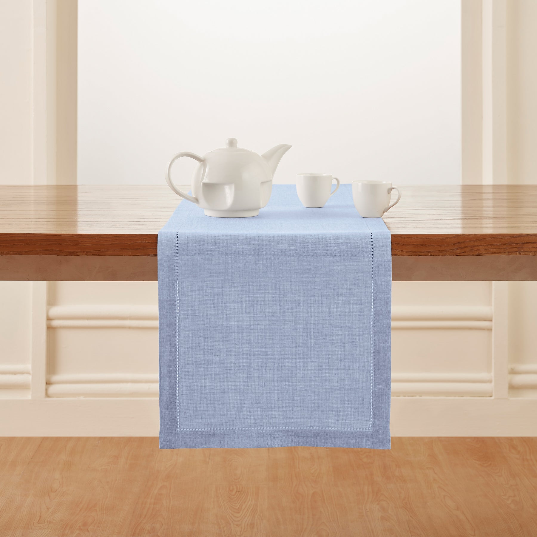 Elegant Milan Table Runner for Dining Room Decor - Perfect for Weddings, Parties, and Holiday Tablescapes