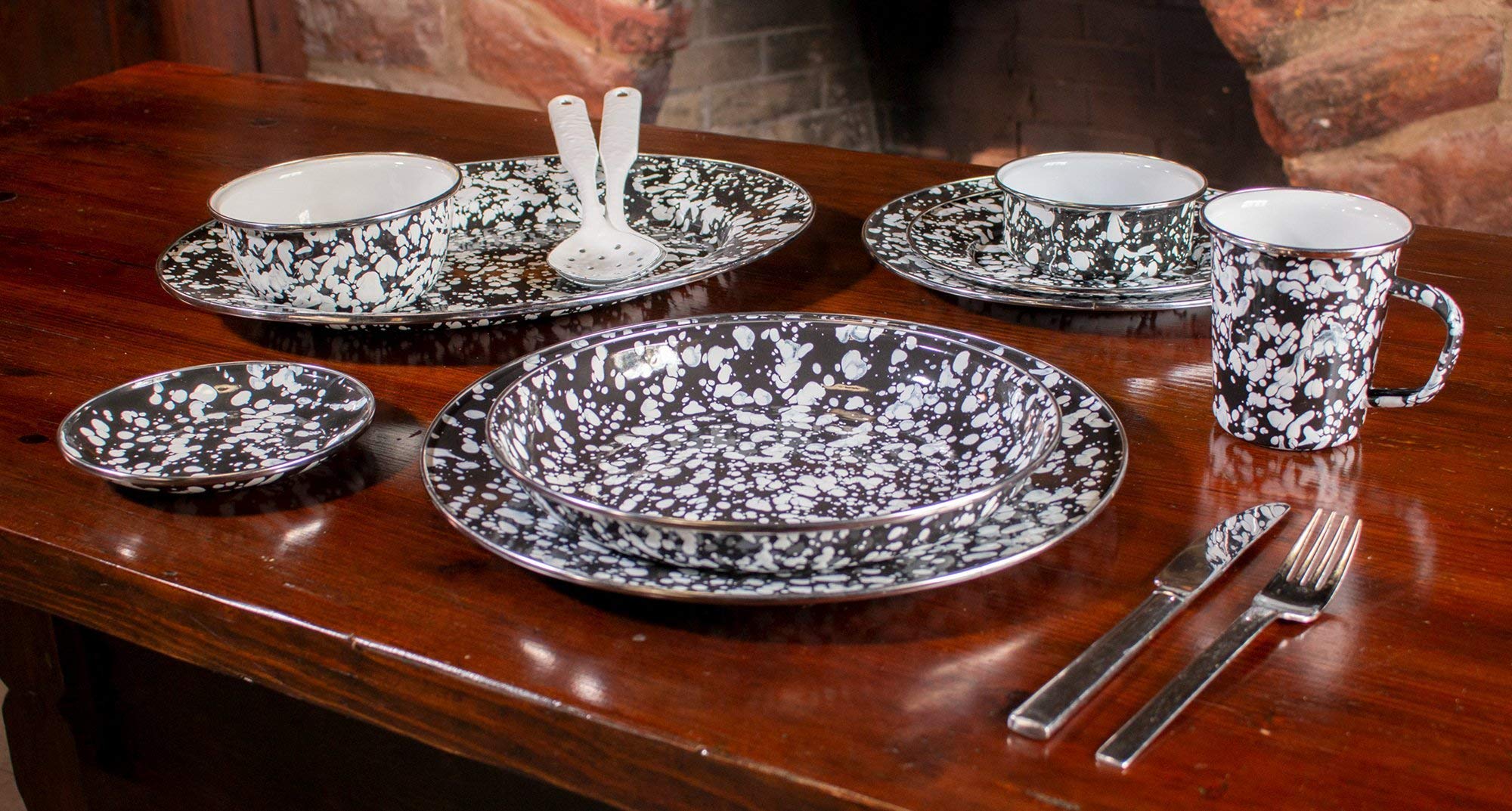 Golden Rabbit Enamelware Dinner Plates - Set of 4, 10.5 Inch Black Swirl Porcelain Plates for Home, Restaurant & Party Dining - Elegant Tableware for Everyday Meals & Special Occasions