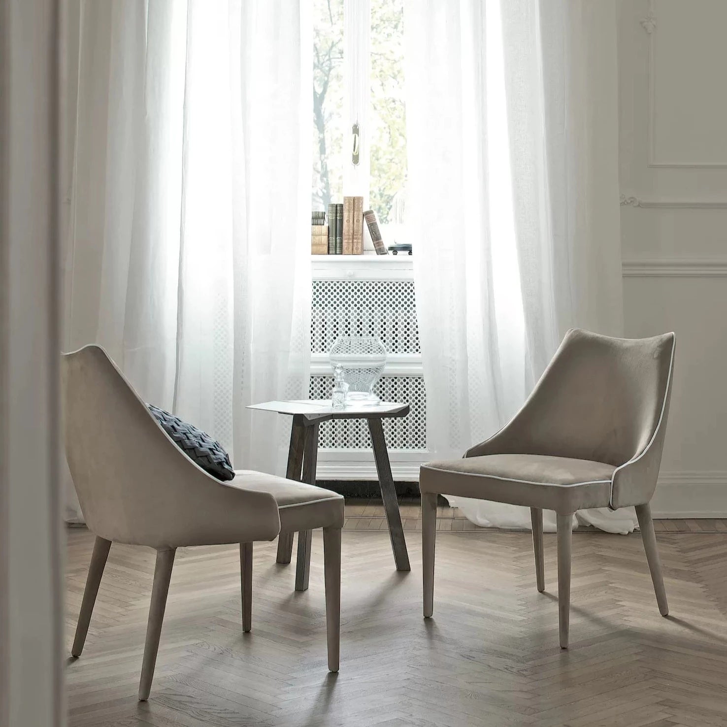 Bontempi Clara Armchair - Modern Accent Chair for Living Room, Bedroom & Office - Stylish Upholstered Lounge Chair with Wooden Legs - Perfect for Home Decor & Relaxation