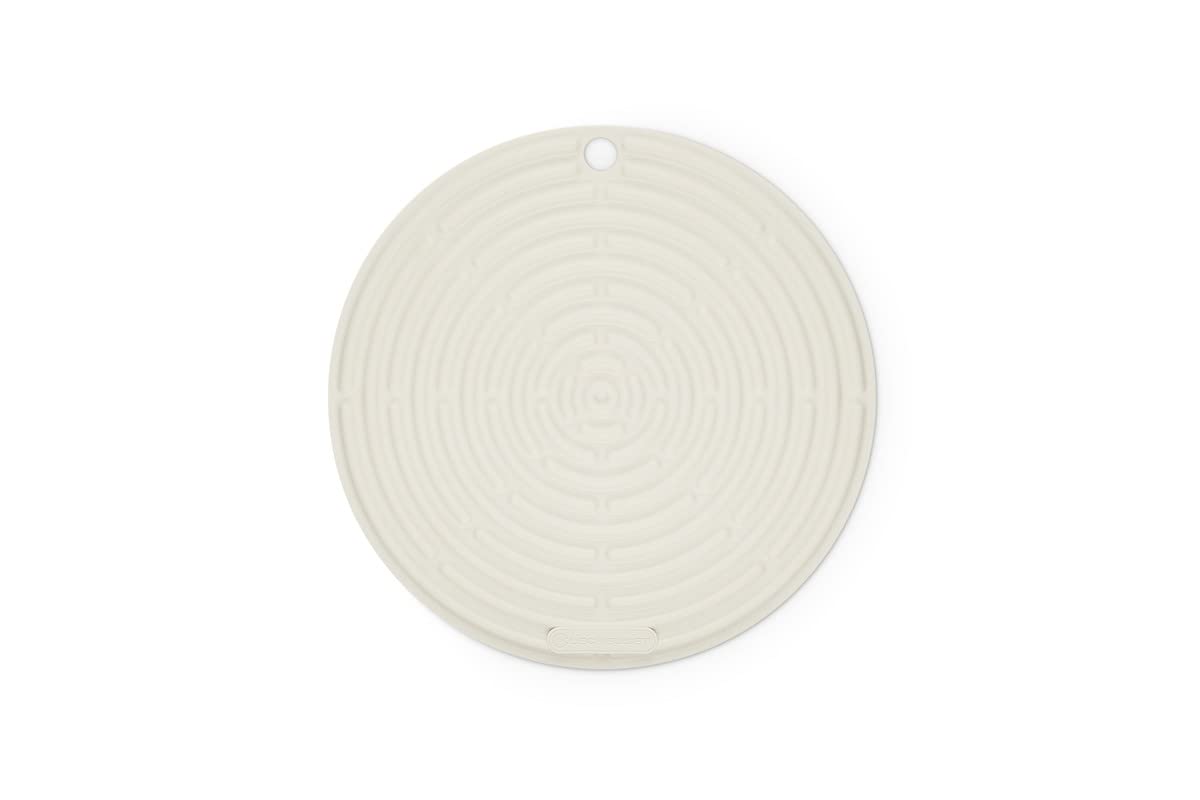 Le Creuset Silicone Pot Holder & Trivet Set - 20cm Round Heat Resistant Kitchen Tool in Meringue (42404207160000) - Perfect for Cooking, Baking, and Serving Hot Dishes Safely