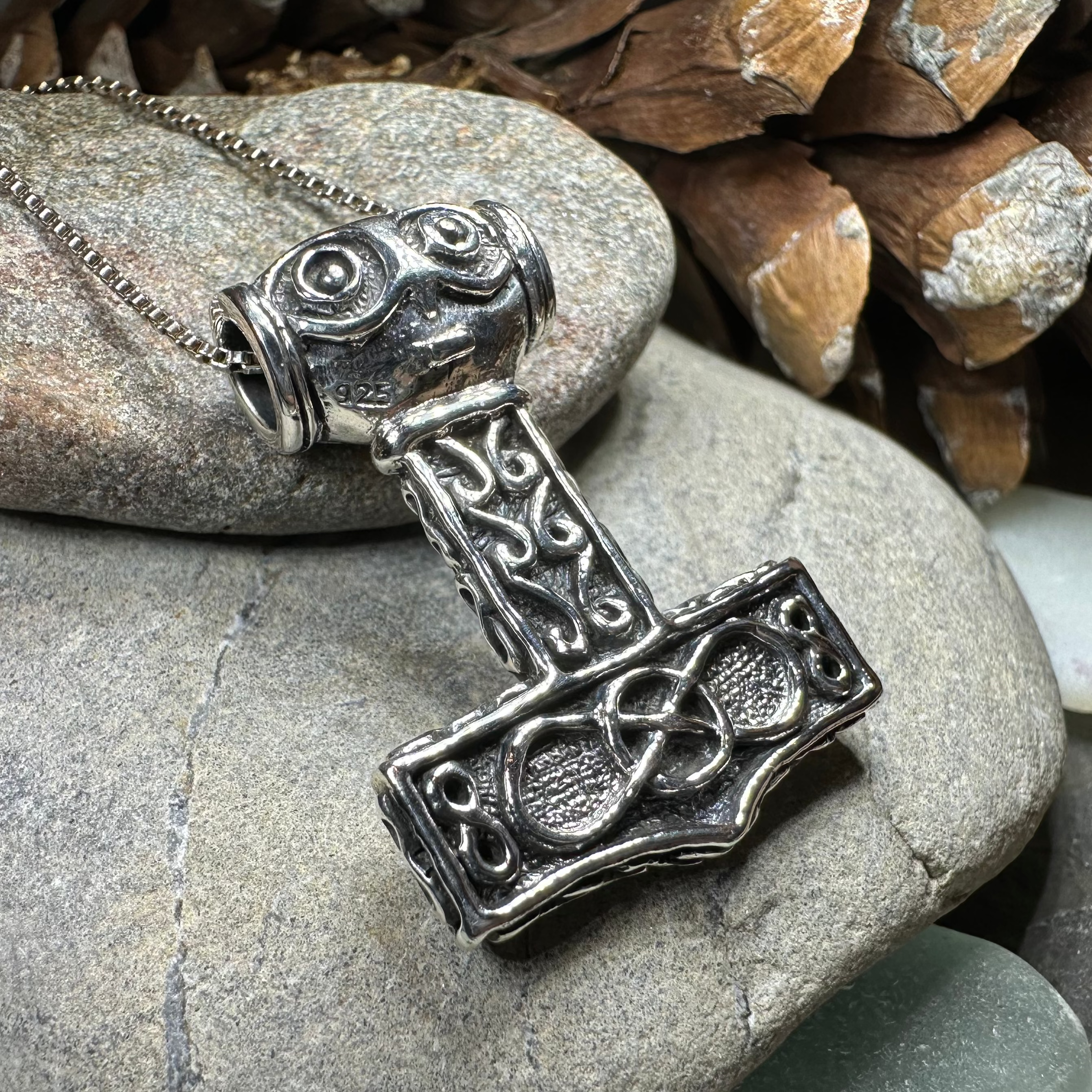 Thor's Hammer Necklace - Viking Mjolnir Pendant for Men & Women - Norse Mythology Jewelry - Perfect for Cosplay, Gifts & Everyday Wear