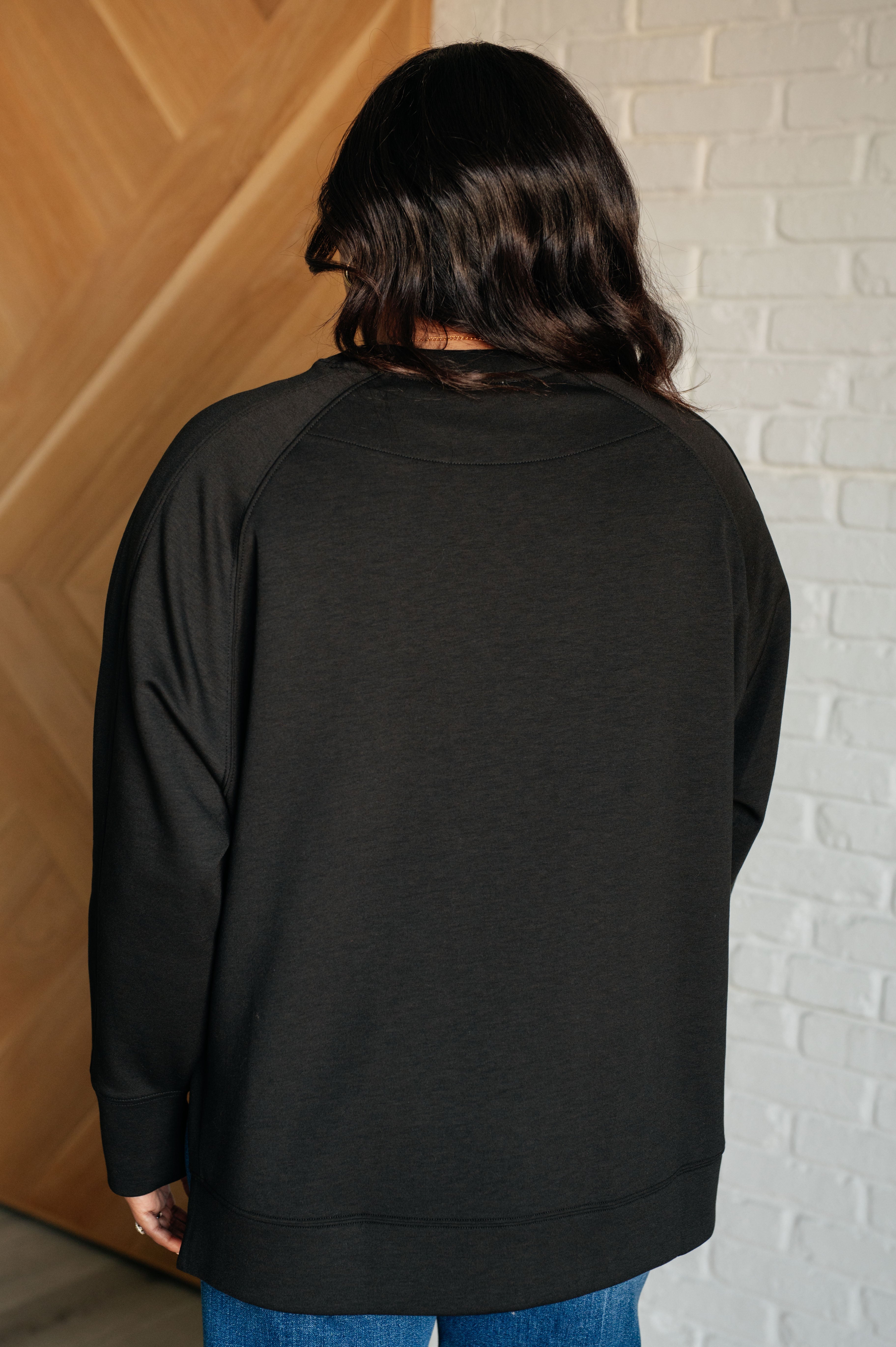 Relaxed Scuba Pullover Sweatshirt - Soft & Comfortable Women's Casual Wear in Black | Perfect for Lounge, Travel & Everyday Outfits