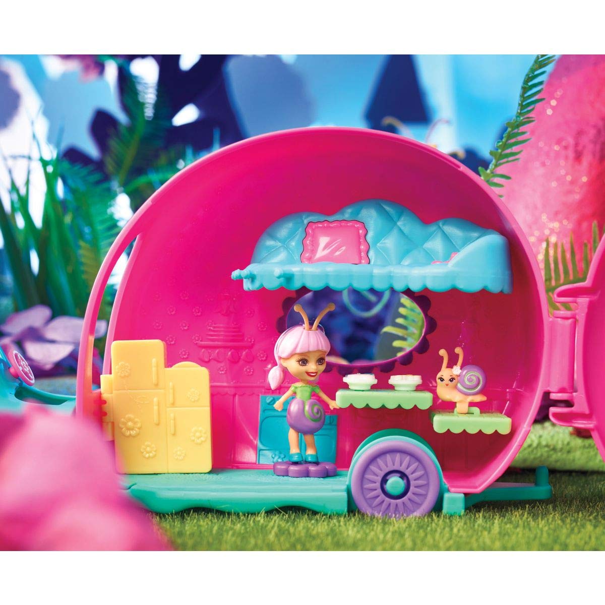 Enchantimals GCT42 Slow-Motion Camper Vehicle Playset with Saxon Snail Doll - Interactive Toy for Kids' Pretend Play & Travel Adventures