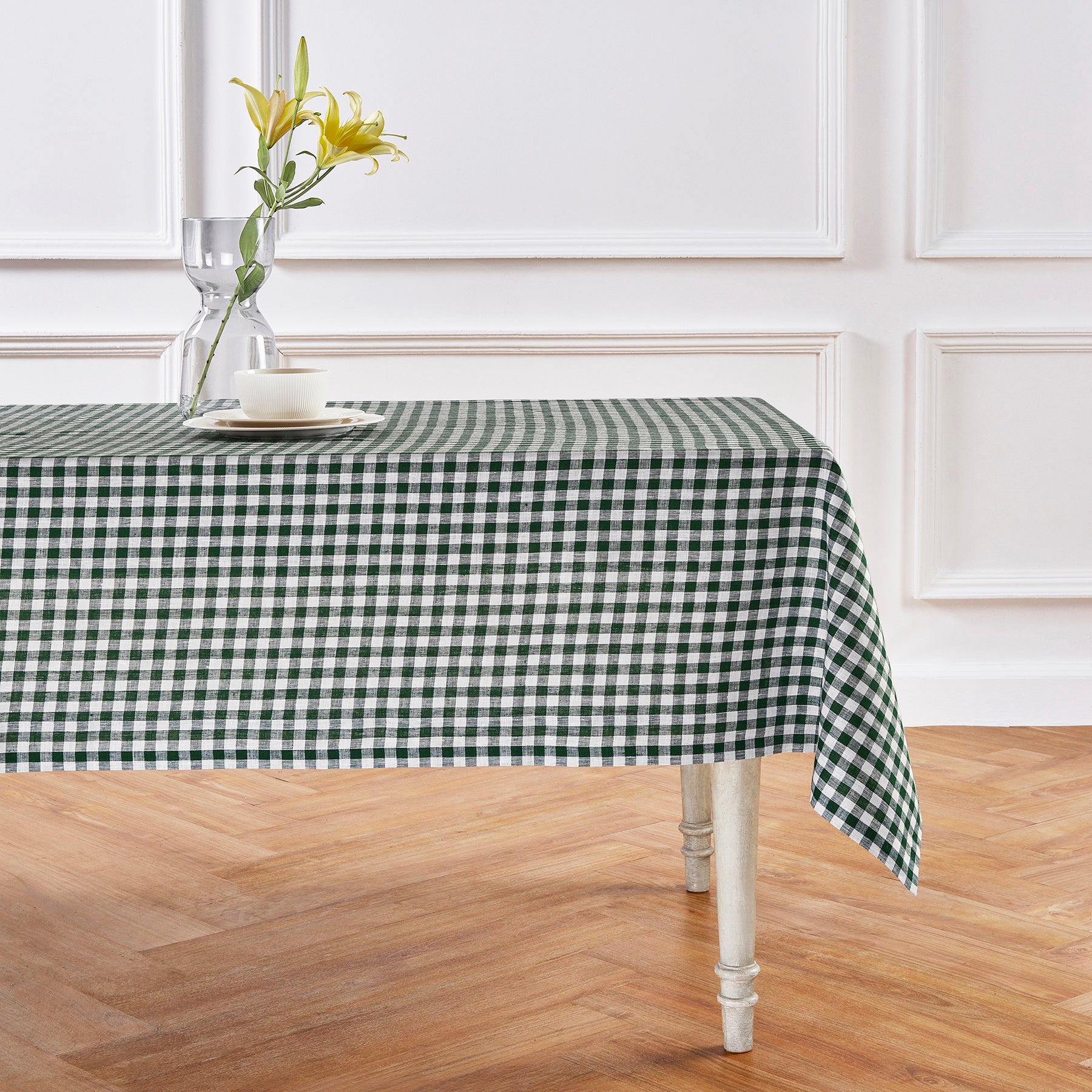 Stylish Red and White Checkered Gingham Tablecloth - Perfect for Picnics, BBQs, and Outdoor Dining
