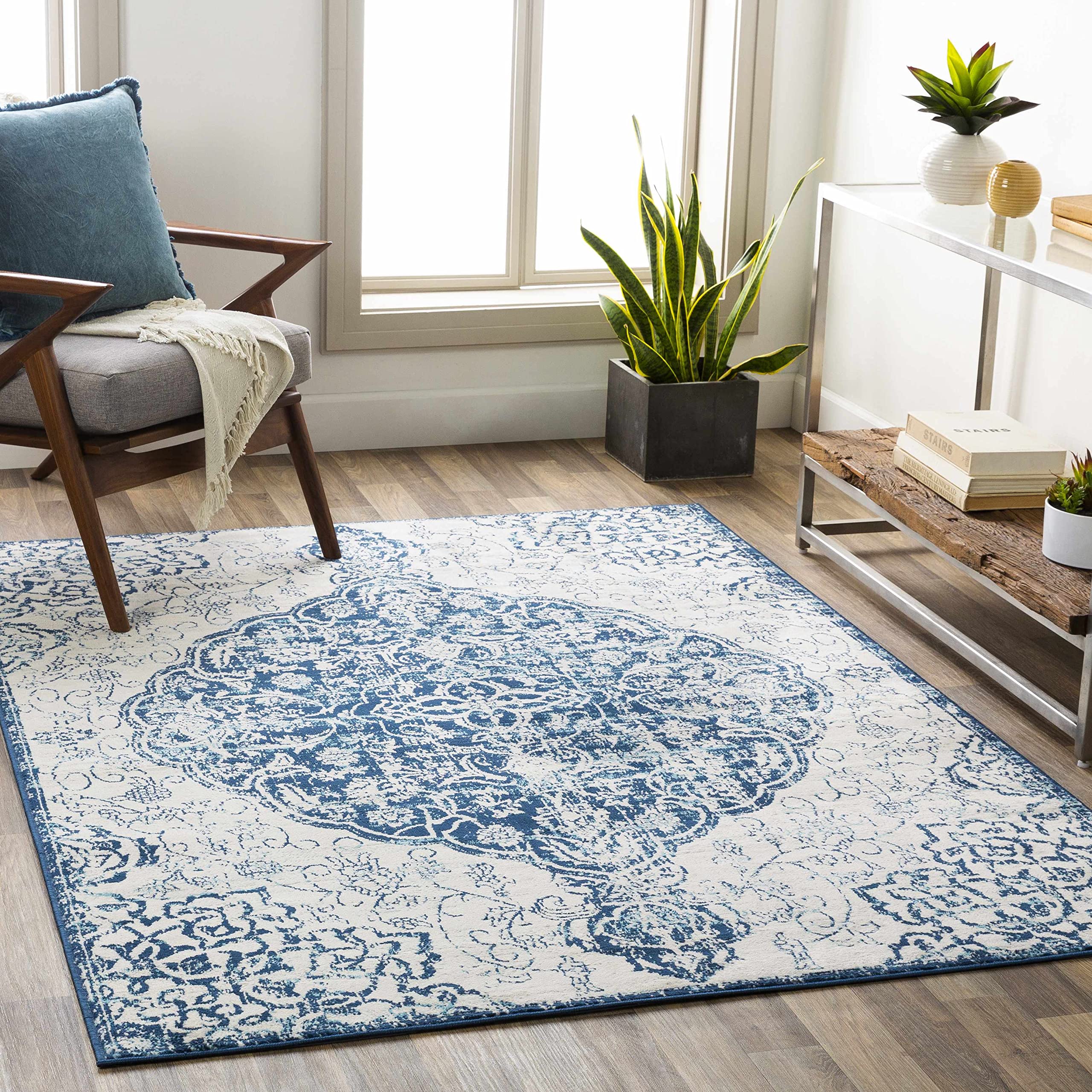 Hauteloom Traditional Beige and Blue Area Rug 7'10