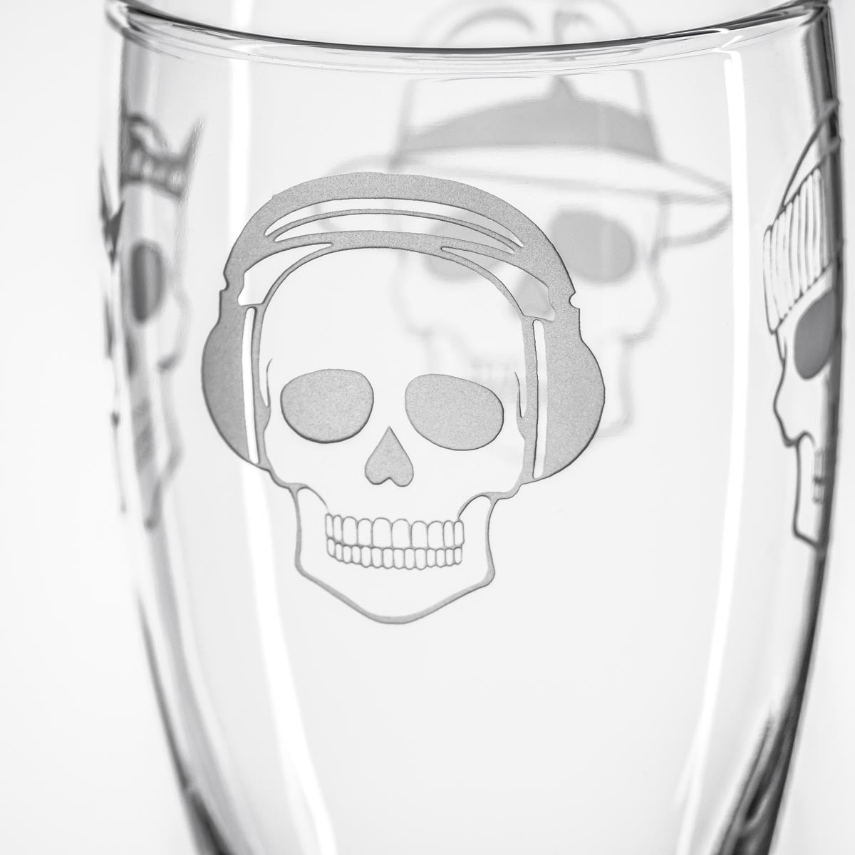 Numbskulls 20oz Large Beer Pilsner Glass Set of 2 - Perfect for Home Brewing, Parties, and Gift Giving - Heavy Duty Crystal Clear Drinking Glasses for Lager, Ale, and Craft Beer Enthusiasts