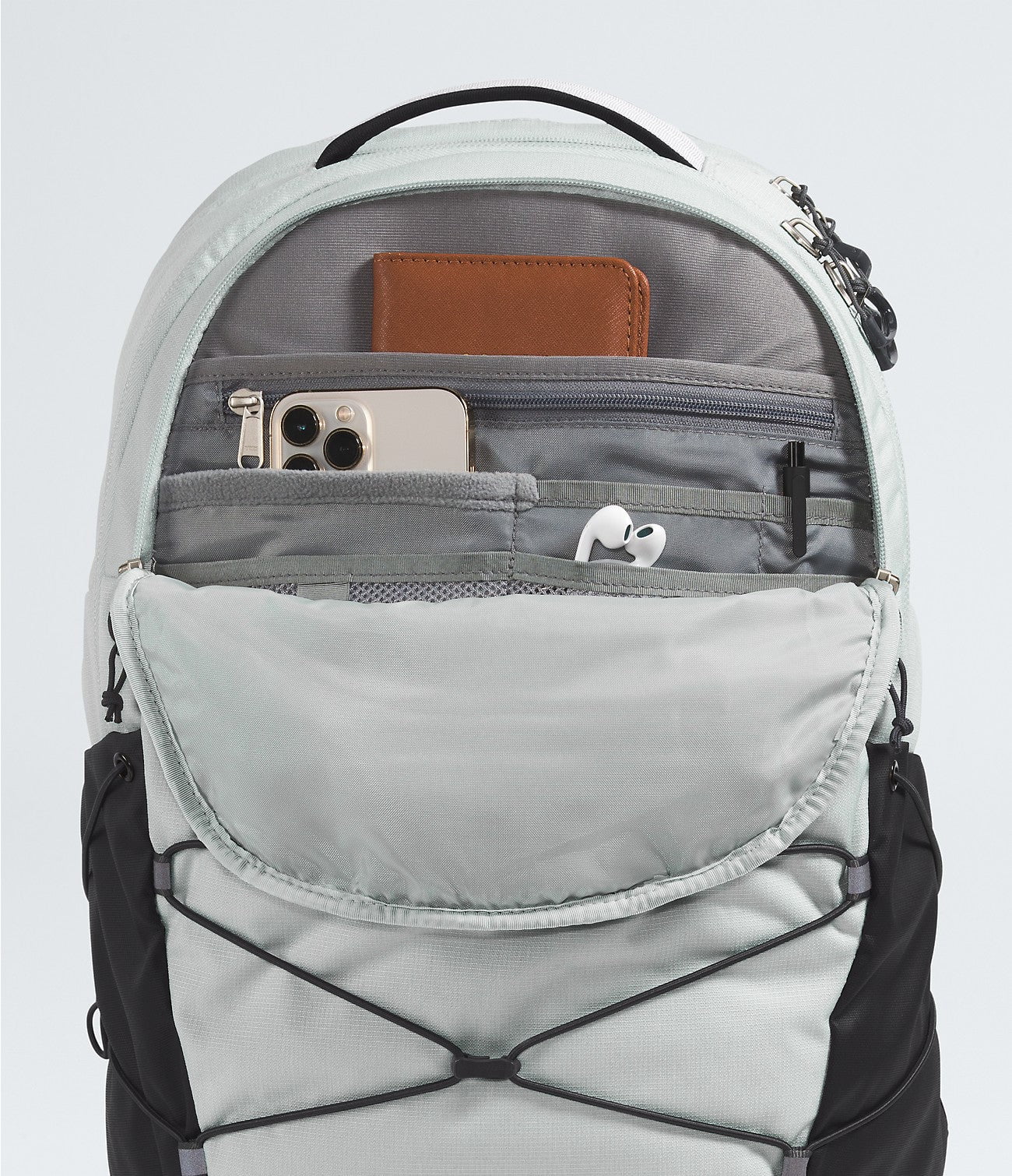 The North Face Borealis Backpack - Lightweight Hiking & Travel Daypack for Men & Women - Durable Laptop Backpack for School, Work, Outdoor Adventures & Commuting