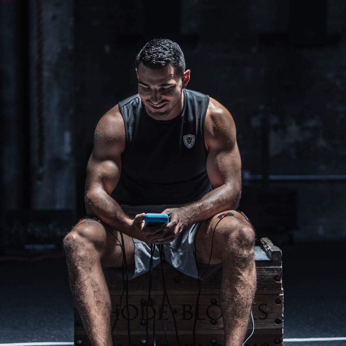 Compex Edge 3.0 TENS Unit Muscle Stimulator - 4 EMS Programs for Pain Relief & Muscle Recovery - FDA Cleared Electric Muscle Stimulator for Athletes - Use for Post-Workout Recovery, Physical Therapy & Pain Management