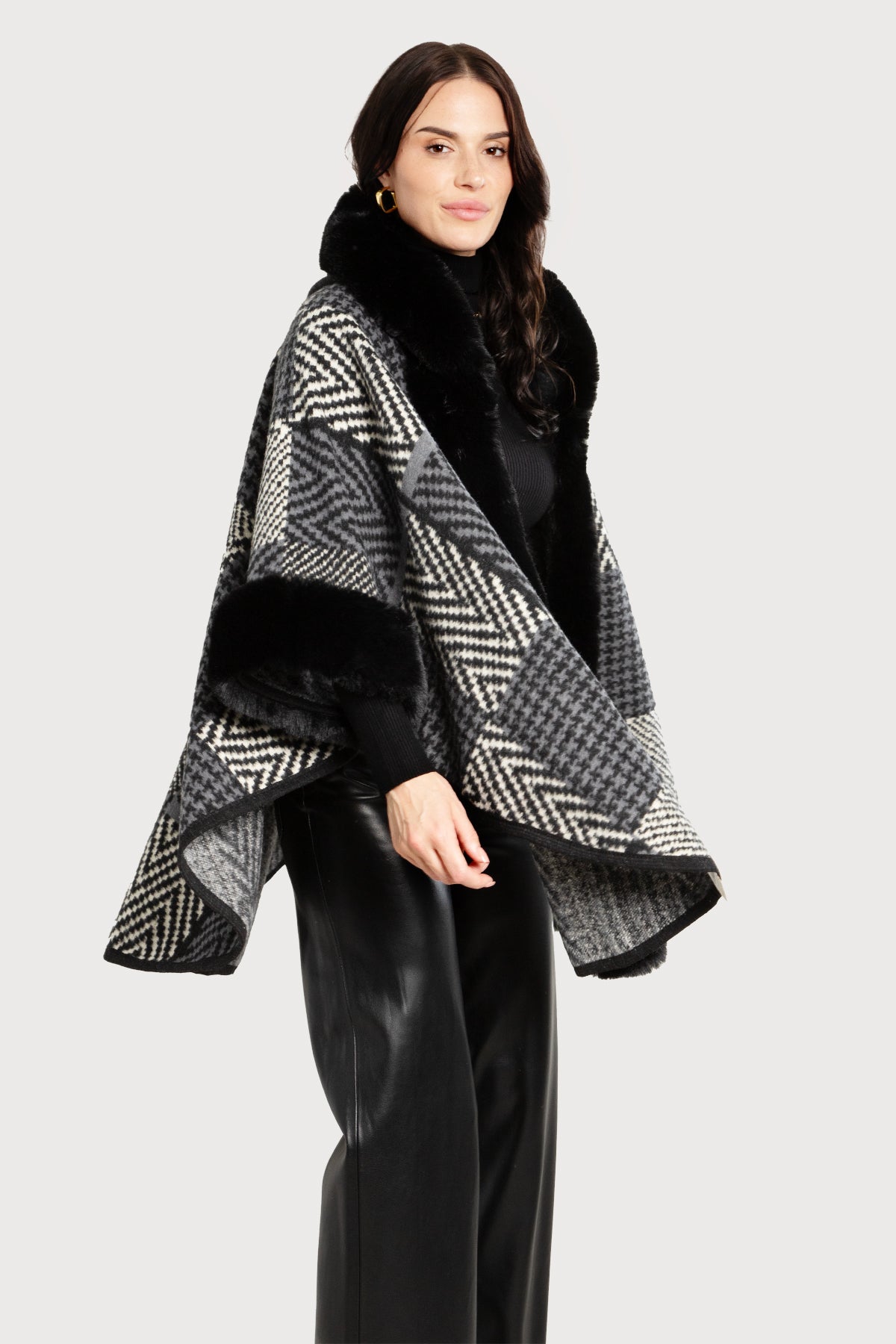 Stylish Kimono with Faux Fur Geometric Pattern - Perfect for Winter Fashion & Cozy Home Wear
