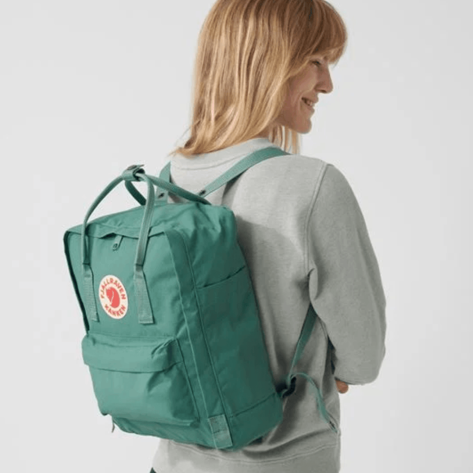 Fjallraven Kanken Classic Backpack - Waterproof & Durable School & Travel Backpack for Men & Women - Perfect for Hiking, Commuting & College Campus Use