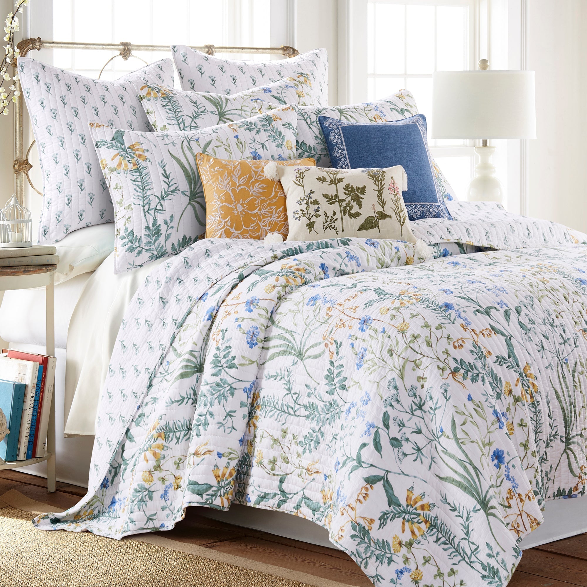 Apolonia Luxury Quilt Set - Queen Size Bedding, Soft Microfiber Comforter with Matching Pillow Shams - Perfect for Master Bedroom, Guest Room & Cozy Home Decor