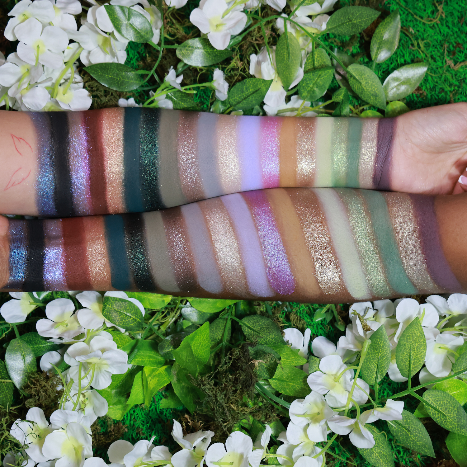 The Lord of the Rings x Glamlite Middle Earth Eyeshadow Palette - 18 Pigmented Shades for Fantasy & Everyday Makeup Looks | Perfect for Cosplay, Themed Parties & LOTR Fans