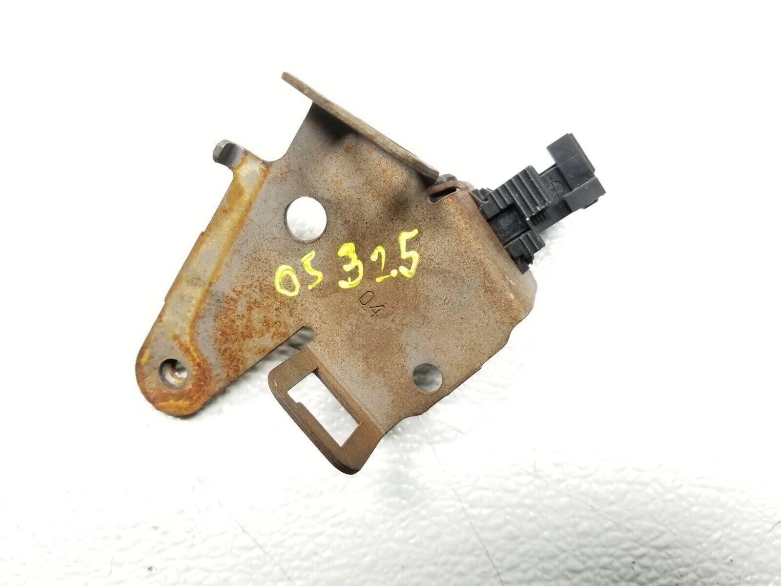 BMW E46 325xi Manual Transmission Brake Pedal Switch OEM Replacement Part - Perfect for DIY Car Repairs & Maintenance