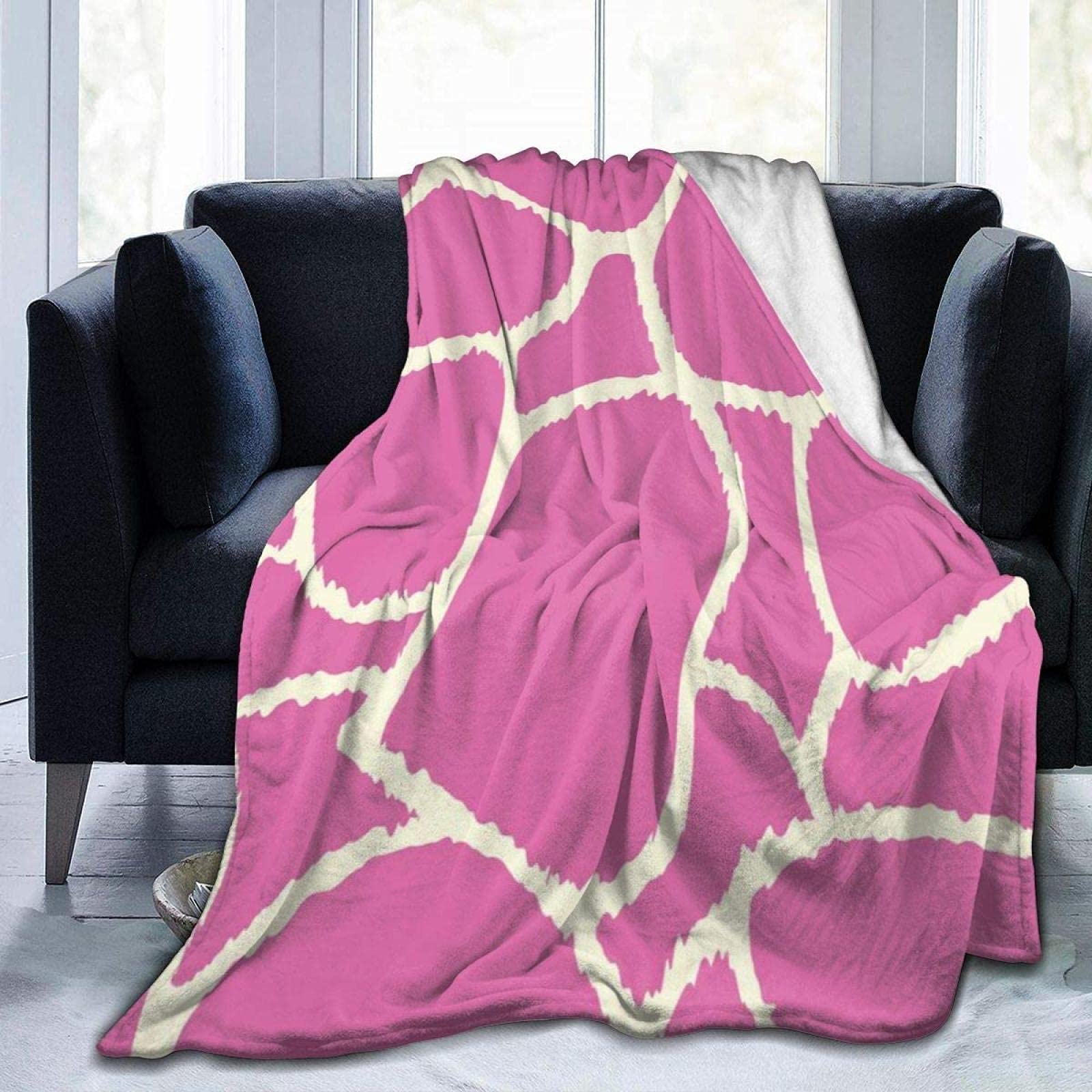 Epushow Super Soft Microfiber Blanket - Lightweight & Warm Throw Blanket with Pink Giraffe Print for Bed, Sofa, Living Room - All Season Cozy Comfort for Home, Office, Travel & Gifts