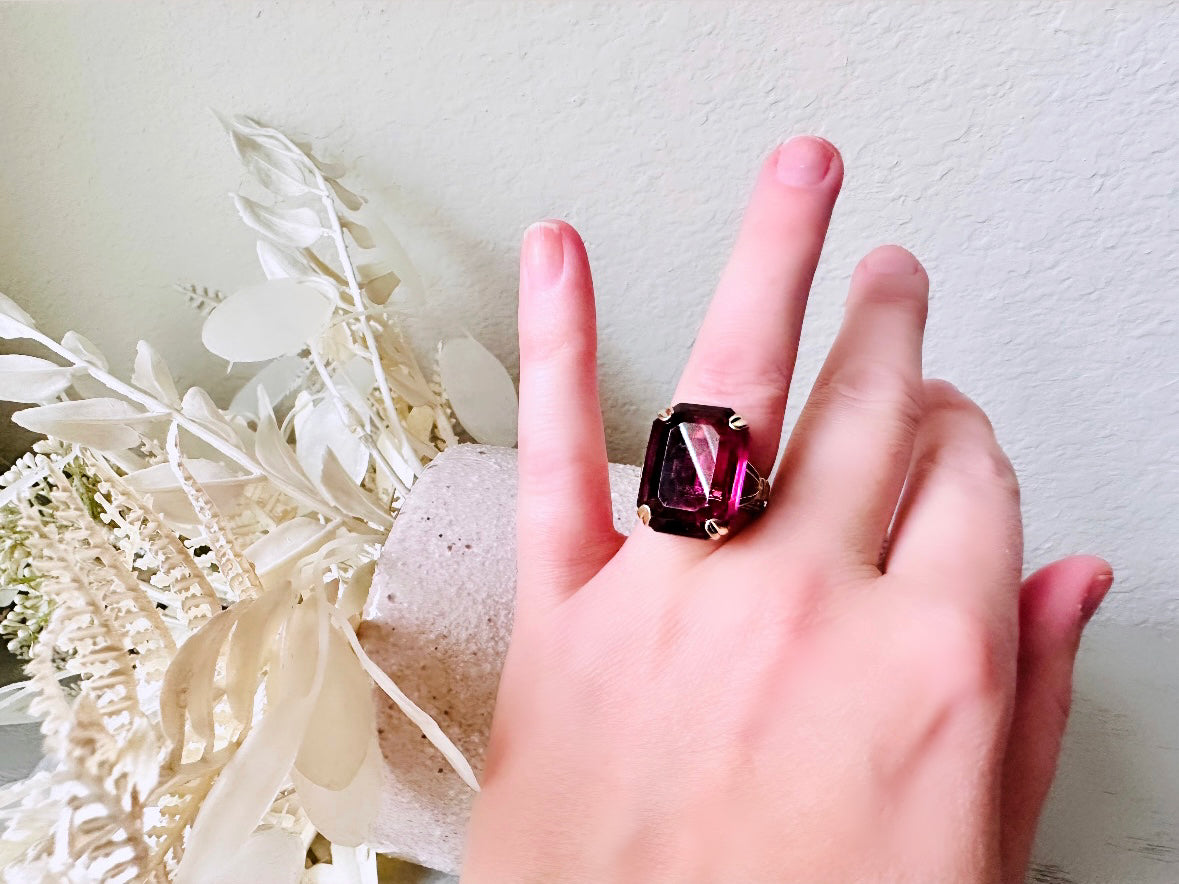 Vintage 1970s Simulated Amethyst Cocktail Ring - Large Rectangle Emerald Cut Solitaire February Birthstone Jewelry (Size 5.5) for Women's Vintage Fashion, Evening Parties & Special Occasion Gifts