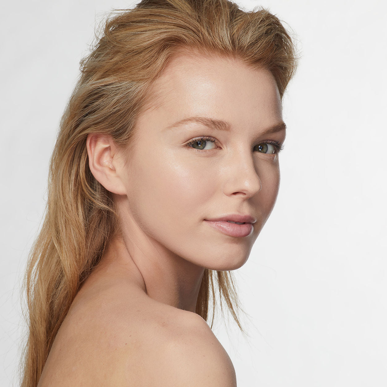 Estée Lauder Double Wear Stay-in-Place Makeup Foundation - 24 Hour Wear, Oil-Free, Medium to Full Coverage - Perfect for Long Days, Weddings & Special Events