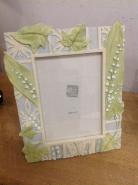 5x7 Green Leaf Photo Frame - Elegant Wall Decor for Home, Office & Gifts | Perfect for Family Photos, Artwork & Memories