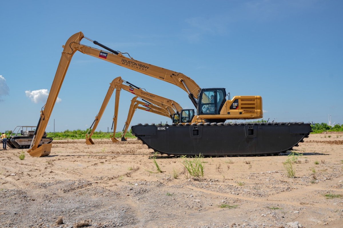 Caterpillar 2019 Pontoon Super Long Reach Excavator - 3825 Hours | Heavy Duty Construction Equipment for Dredging & Marine Projects