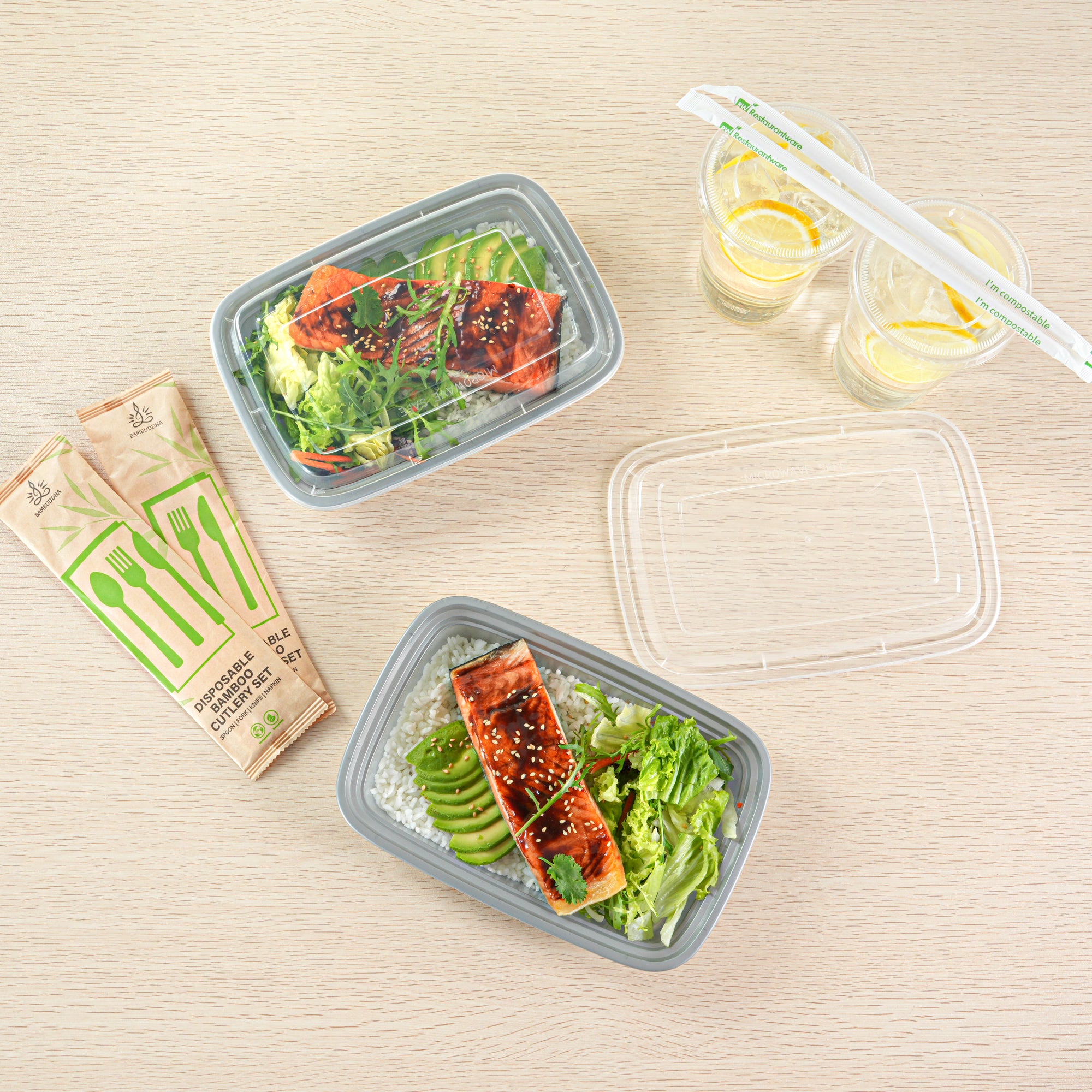 28 oz Rectangle Silver Plastic To-Go Food Containers with Clear Lids - Microwave Safe, 8.75