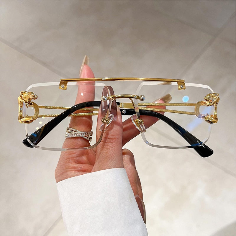 Stylish Women's Oversized Square Sunglasses - UV Protection, Trendy Fashion Accessory for Outdoor, Beach & Driving
