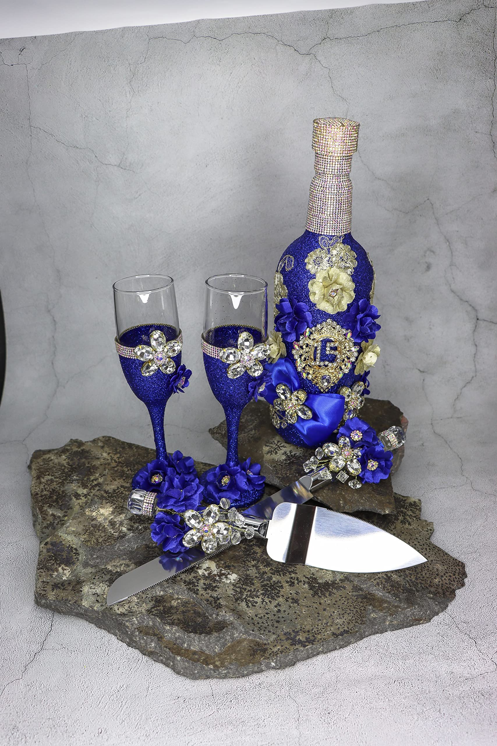 Elegant Quinceañera & Sweet 16 Champagne Glass Toasting Set - Red & Gold Flutes for Celebrations, Parties & Special Occasions - Perfect for Weddings, Anniversaries & Milestone Events (Set of 6)