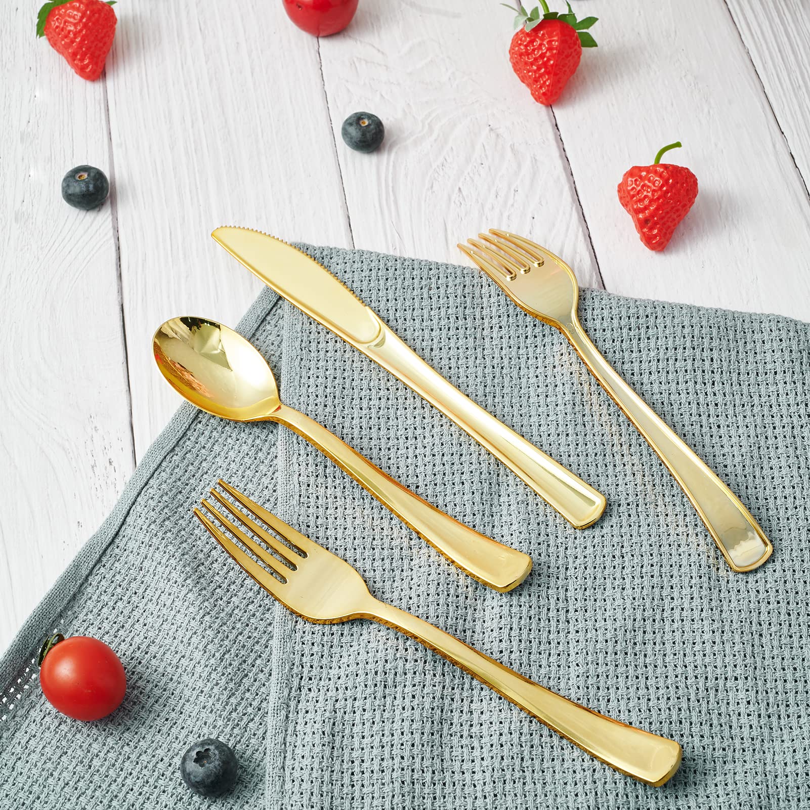 FOCUSLINE 75-Pack Gold Plastic Silverware Disposable Cutlery Set - 25 Forks, 25 Knives, 25 Spoons - Heavy Duty Plastic Utensils for Catering, Parties, Weddings, Picnics, BBQs & Outdoor Events - Elegant Disposable Flatware for Home, Office & Restaurant Use