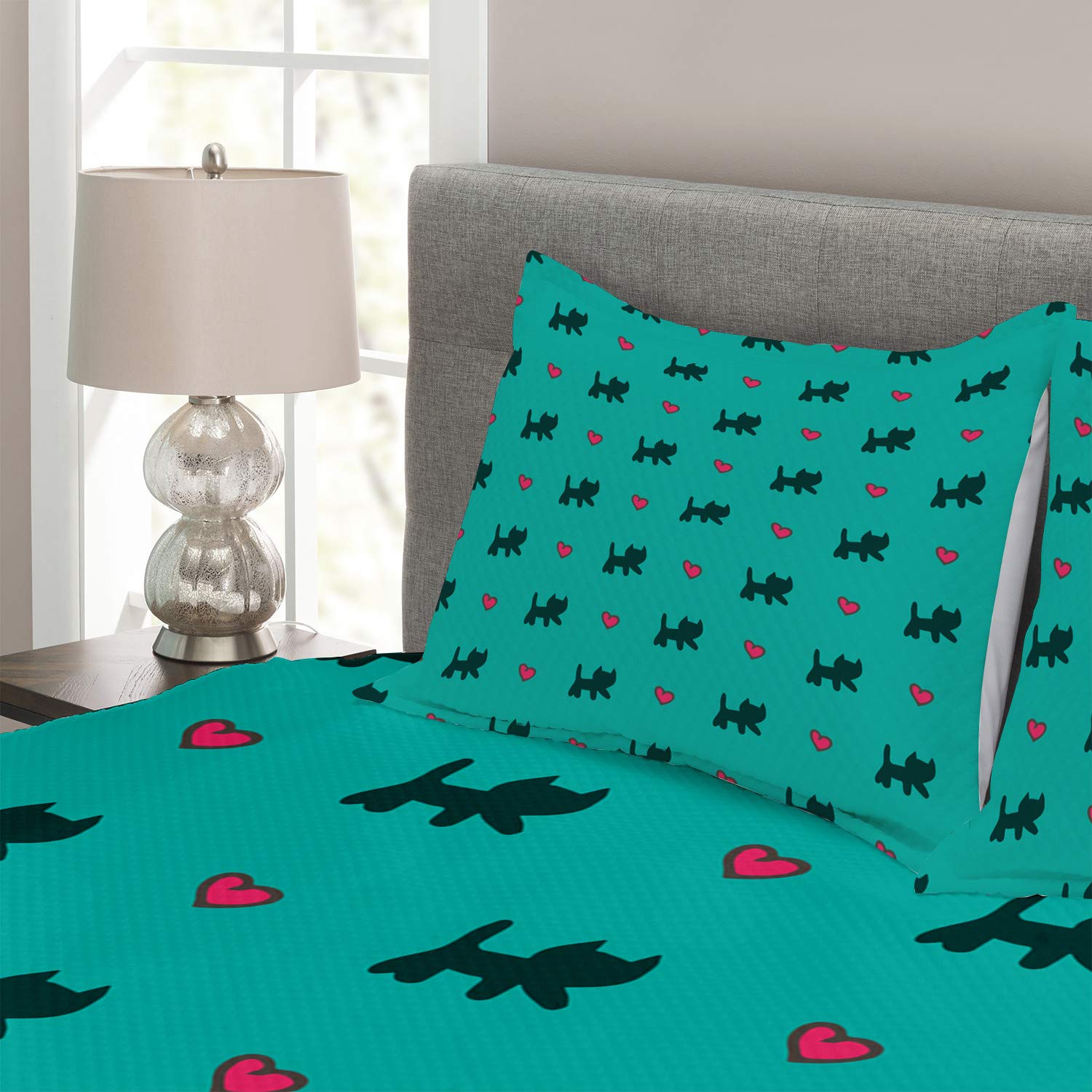 Ambesonne King Size Teal Bedspread Set with Kittens & Pink Hearts Animal Design - 3 Piece Bedding Coverlet & 2 Pillow Shams for Valentine's Day - Dark Blue & Teal Pink Decorative Bedroom Set - Perfect for Master Bedroom, Guest Room & Valentine's Gift