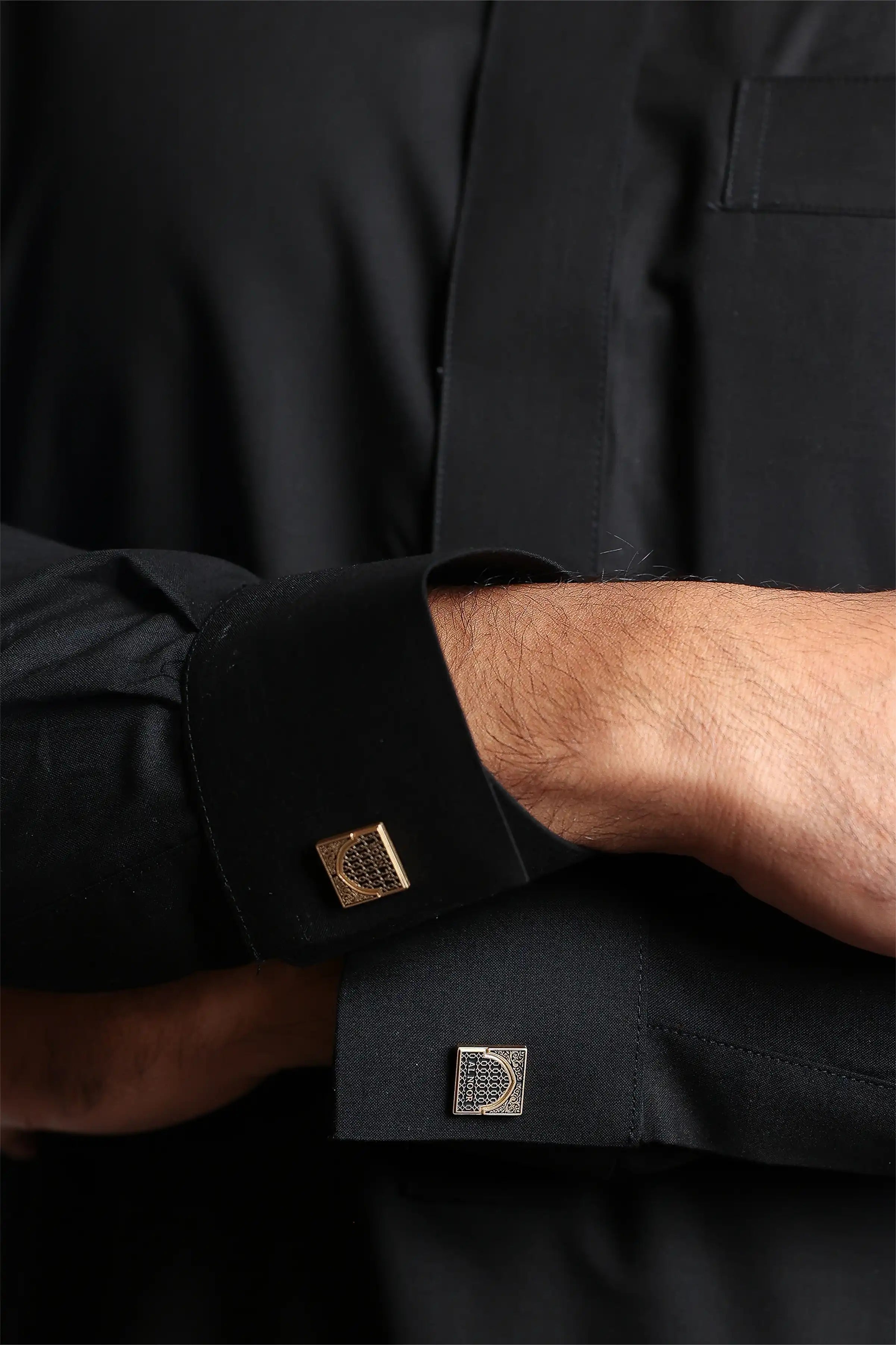 J108 Black & Gold Buckle Thobe for Men - Traditional Arabic Robe with Decorative Belt - Perfect for Eid, Weddings & Special Occasions