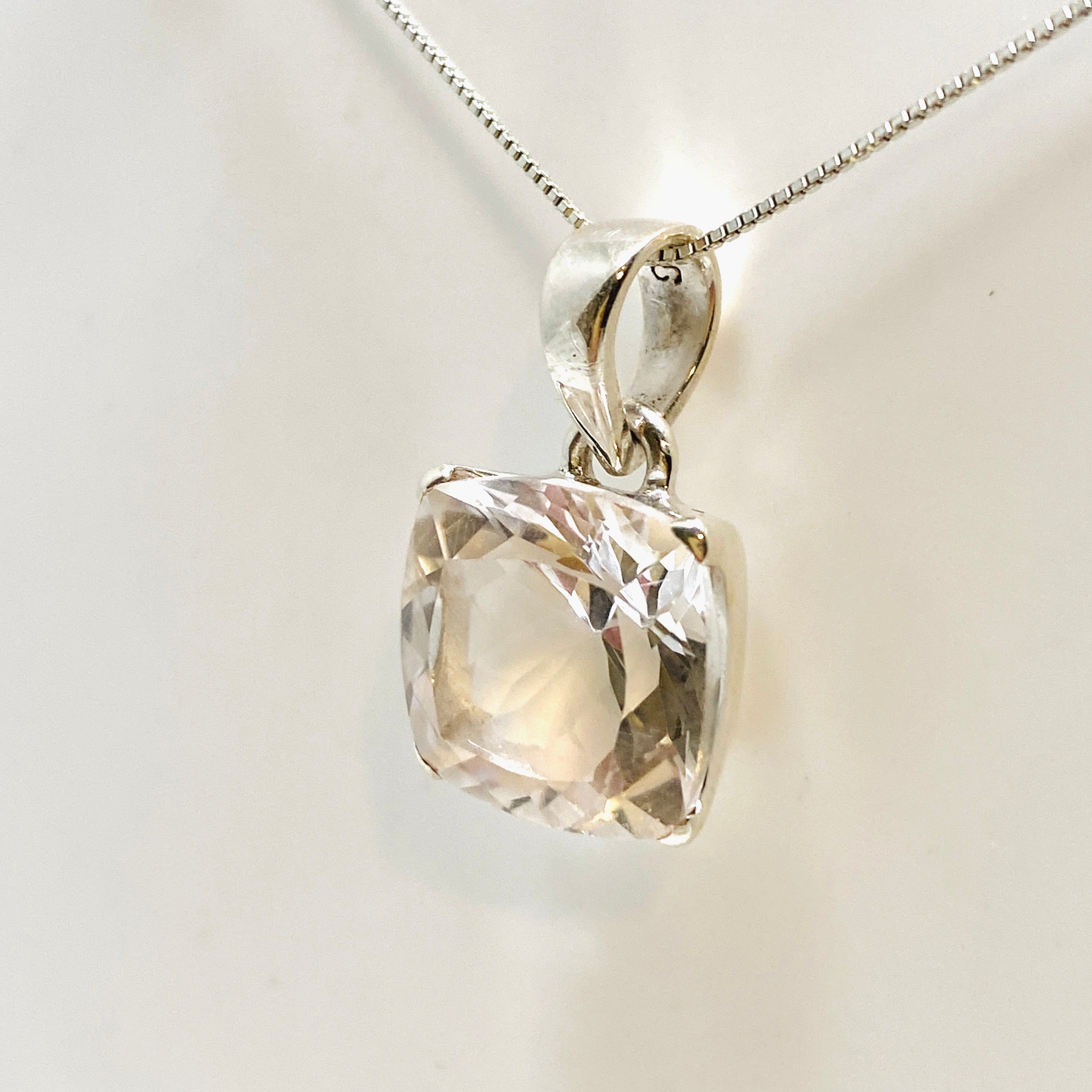 Natural Clear Quartz Square Faceted Pendant Necklace - PPGJ911 - Perfect for Meditation, Healing & Spiritual Jewelry Gifts