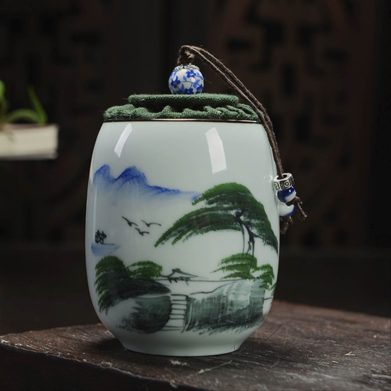 Premium Japanese Porcelain Lotus Tea Caddy - Handcrafted Ceramic Tea Storage Container for Loose Leaf Tea - Perfect for Tea Ceremonies, Home Decor & Gift Giving