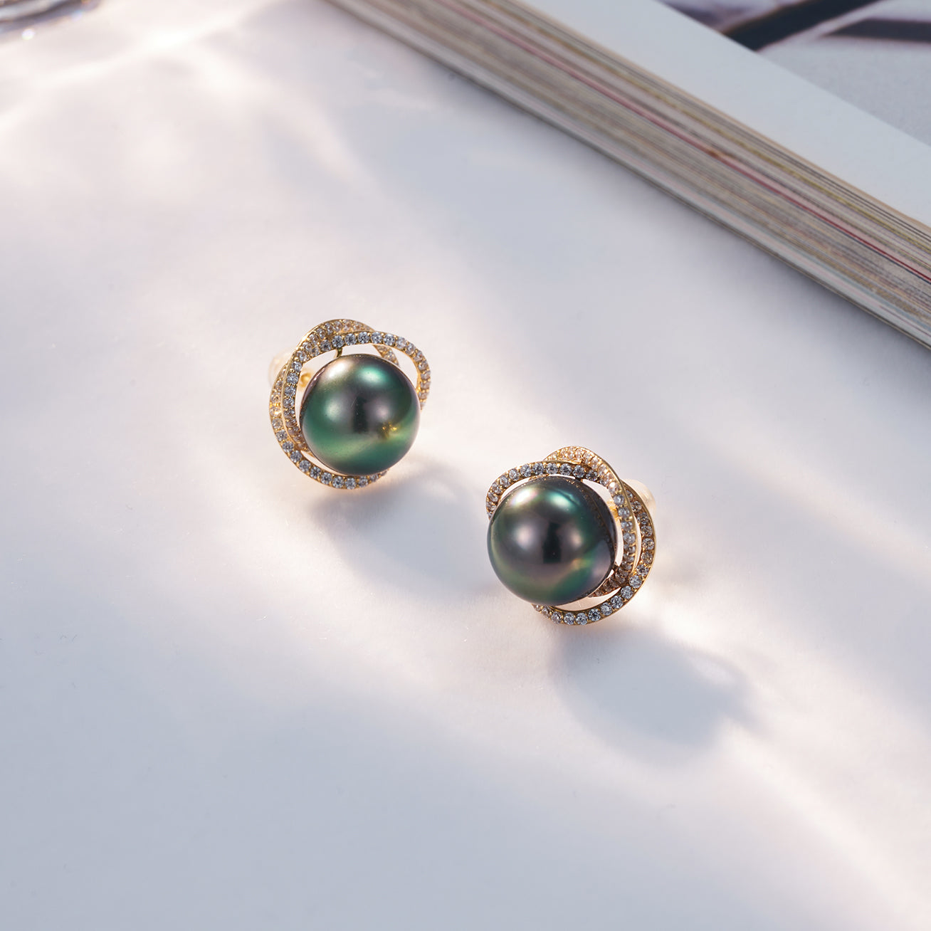 18K Gold Tahitian Pearl Earrings for Women - Luxury Dangle Earrings with Black Pearls - Perfect for Weddings, Parties & Special Occasions (KE00130)