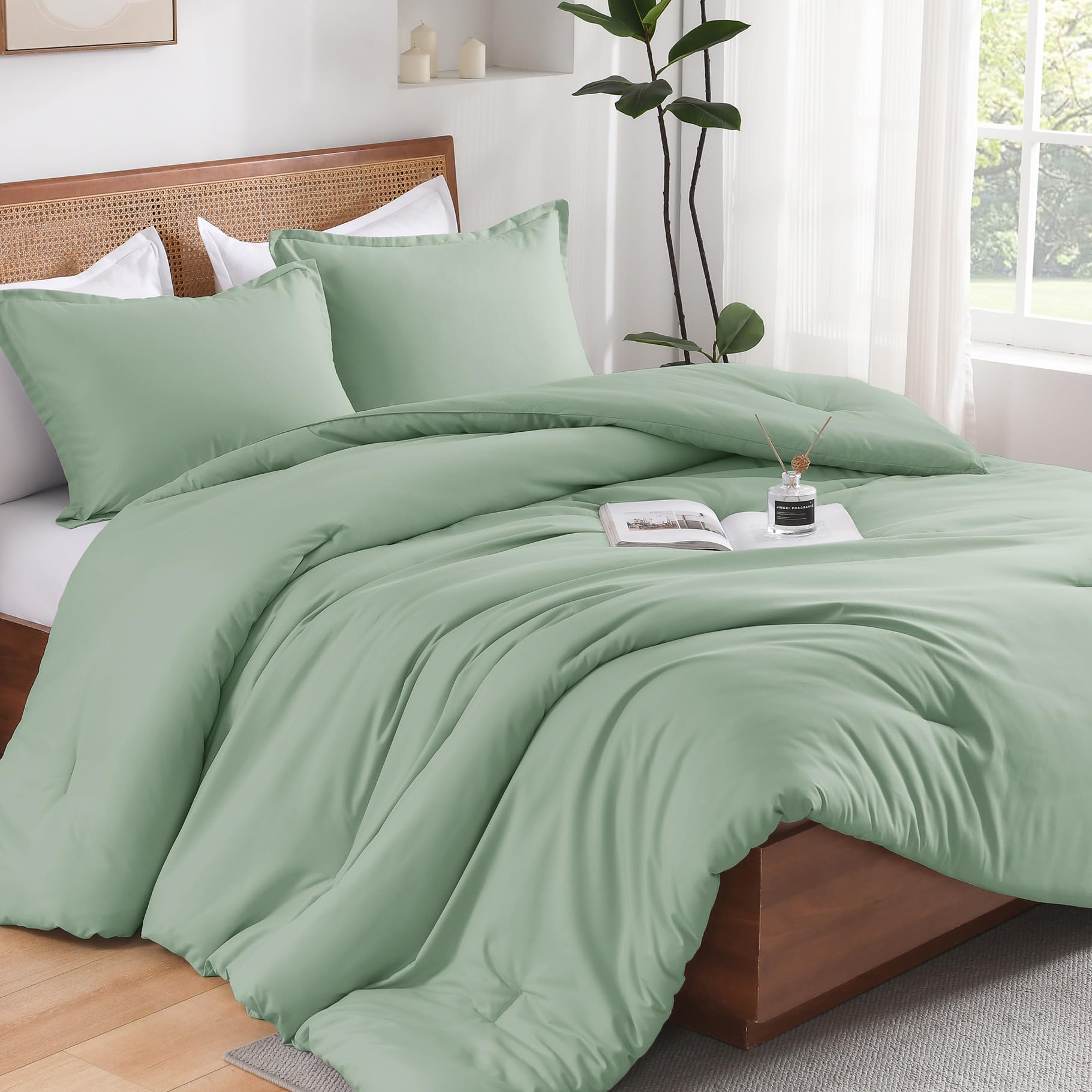 Andency Sage Green Comforter Set Full Size 3-Piece - Soft Lightweight Microfiber Bedding for All Seasons (79x90 Inches Comforter + 2 Pillow Shams) | Eco-Friendly Solid Color Bedspread for Master Bedroom, Guest Room & Dorm Decor