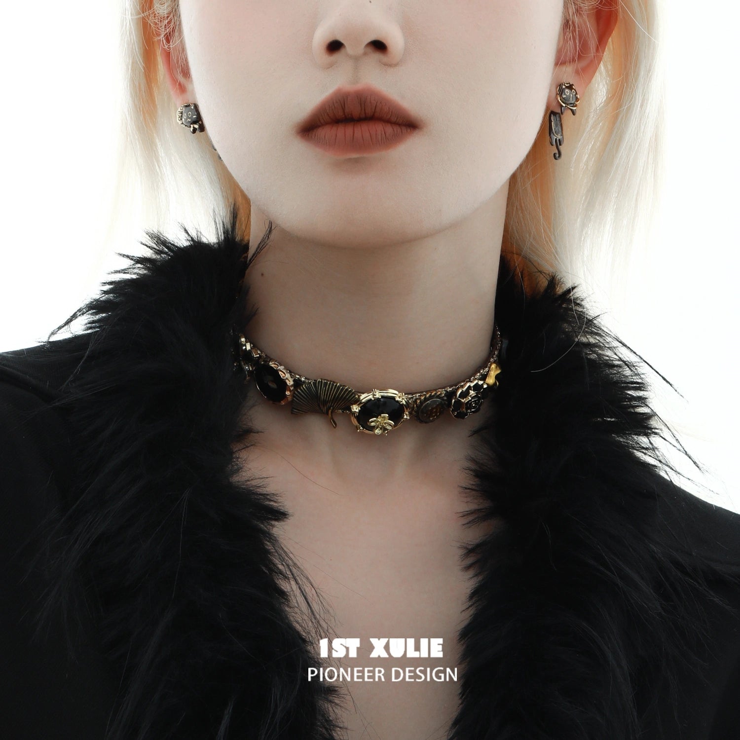 18K Gold Plated Lucky Cat Double Layer Pendant Choker Necklace - Elegant Japanese Maneki Neko Charm for Women's Fashion & Gift Giving