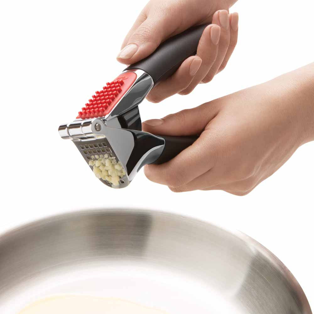 OXO Stainless Steel Garlic Press - Easy Squeeze & Clean, Rust-Proof Kitchen Gadget for Mincing Garlic, Ginger & Herbs - Perfect for Cooking, Meal Prep & Healthy Recipes