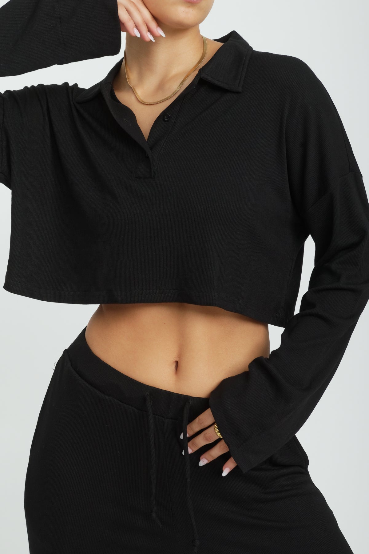 Rory Oversized Crop Top for Women - Trendy Jet Black Casual Shirt - Perfect for Streetwear, Layering & Everyday Outfits