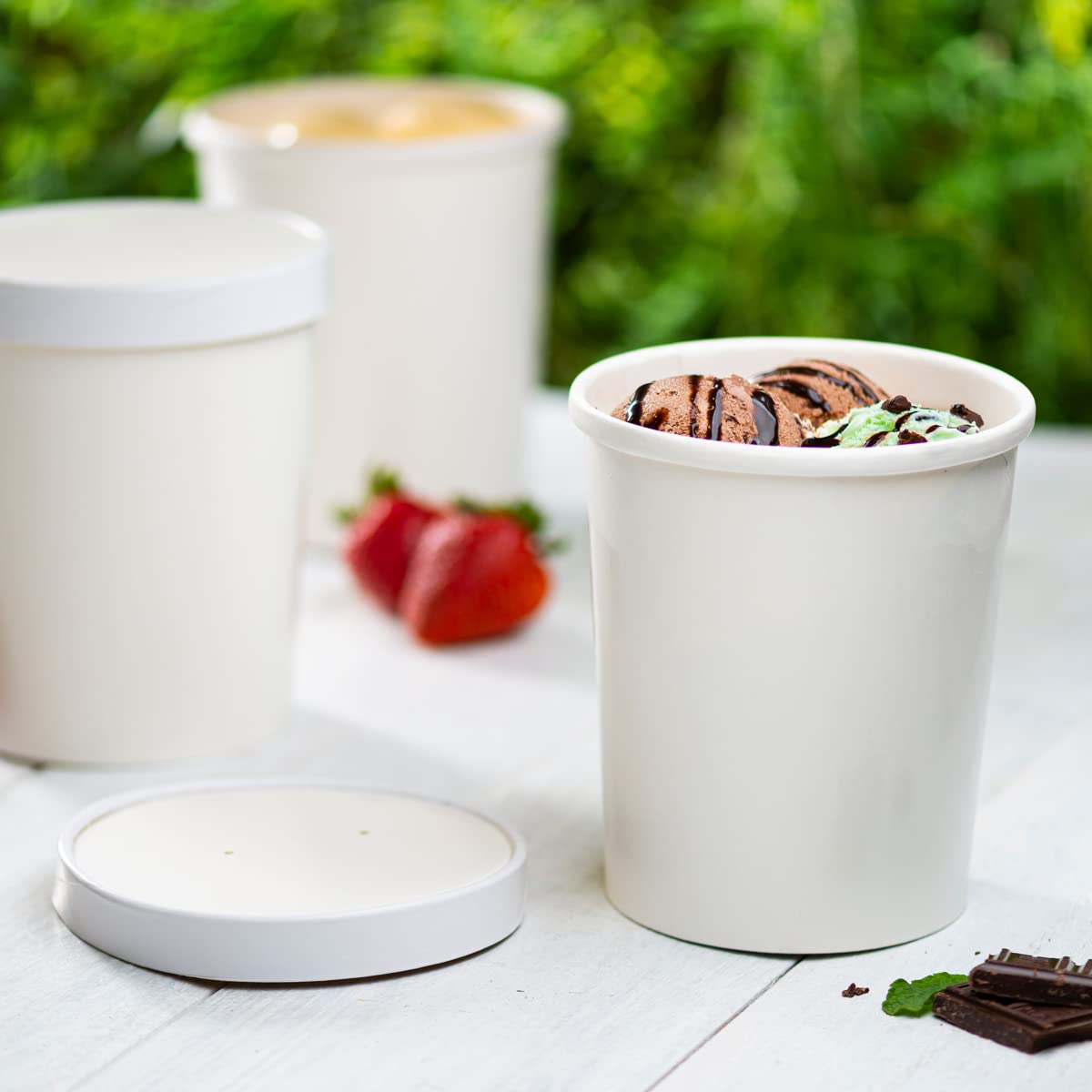 200-Pack 32 oz Disposable White Paper Food Containers with Vented Lids - Hot Soup Bowls, Ice Cream Cups, Takeout Containers for Restaurants, Catering & Food Delivery